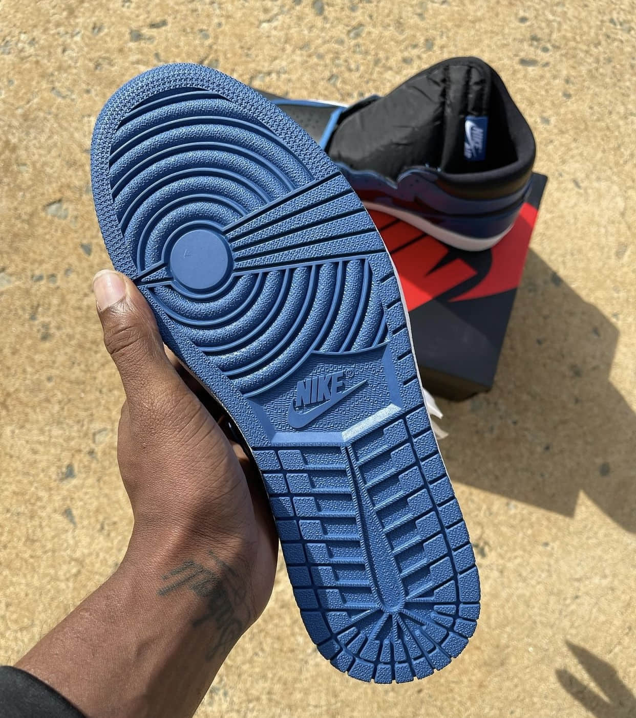 AJ1“皇家蓝 2.0”最新实物图曝光!2月16日发售! 货号:555088-404