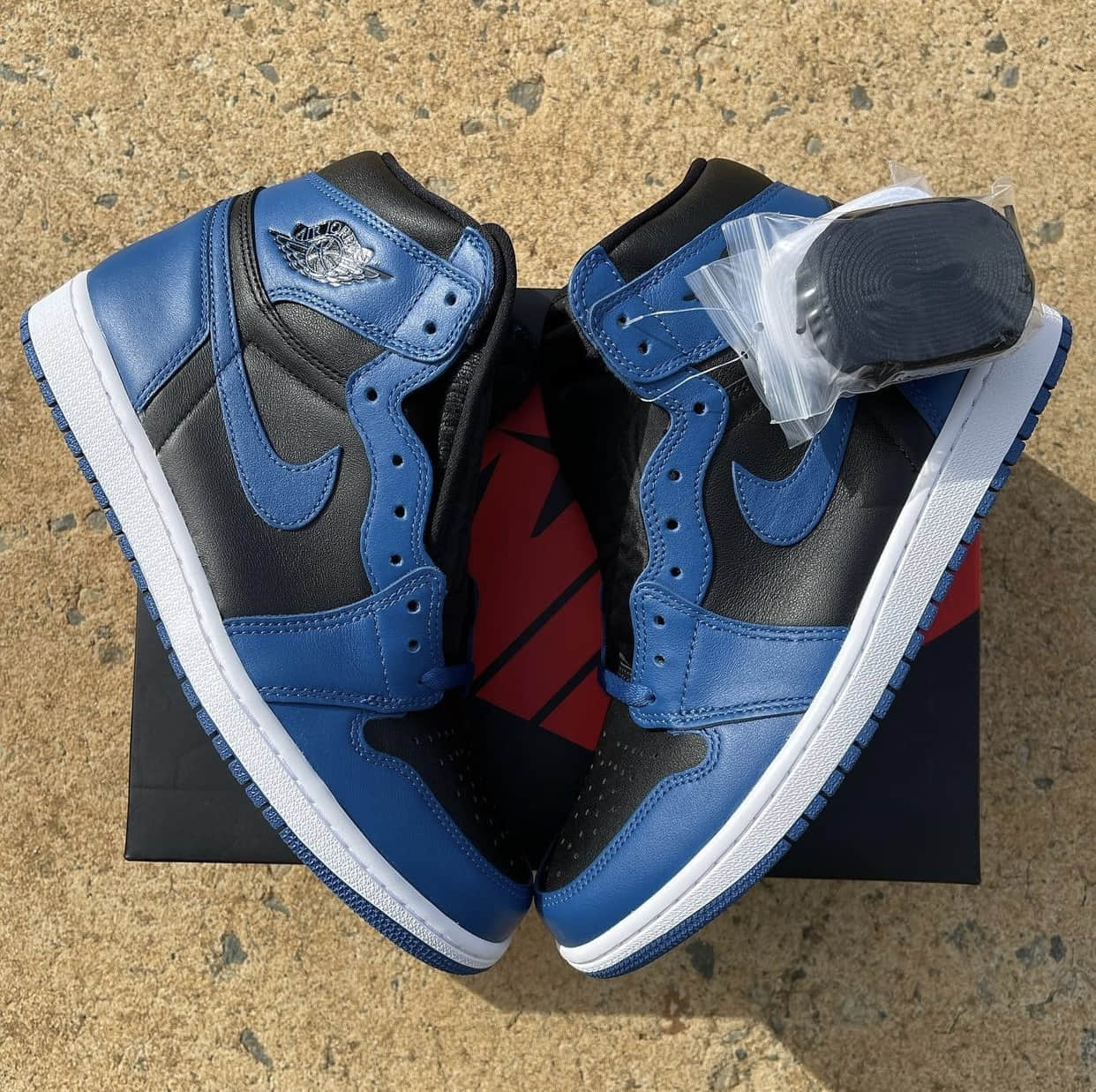 AJ1“皇家蓝 2.0”最新实物图曝光!2月16日发售! 货号:555088-404