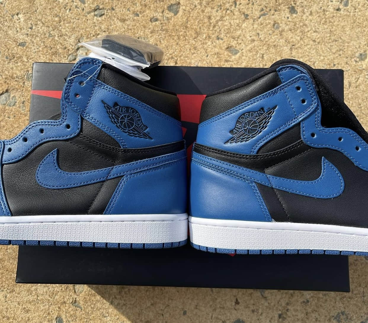 AJ1“皇家蓝 2.0”最新实物图曝光!2月16日发售! 货号:555088-404