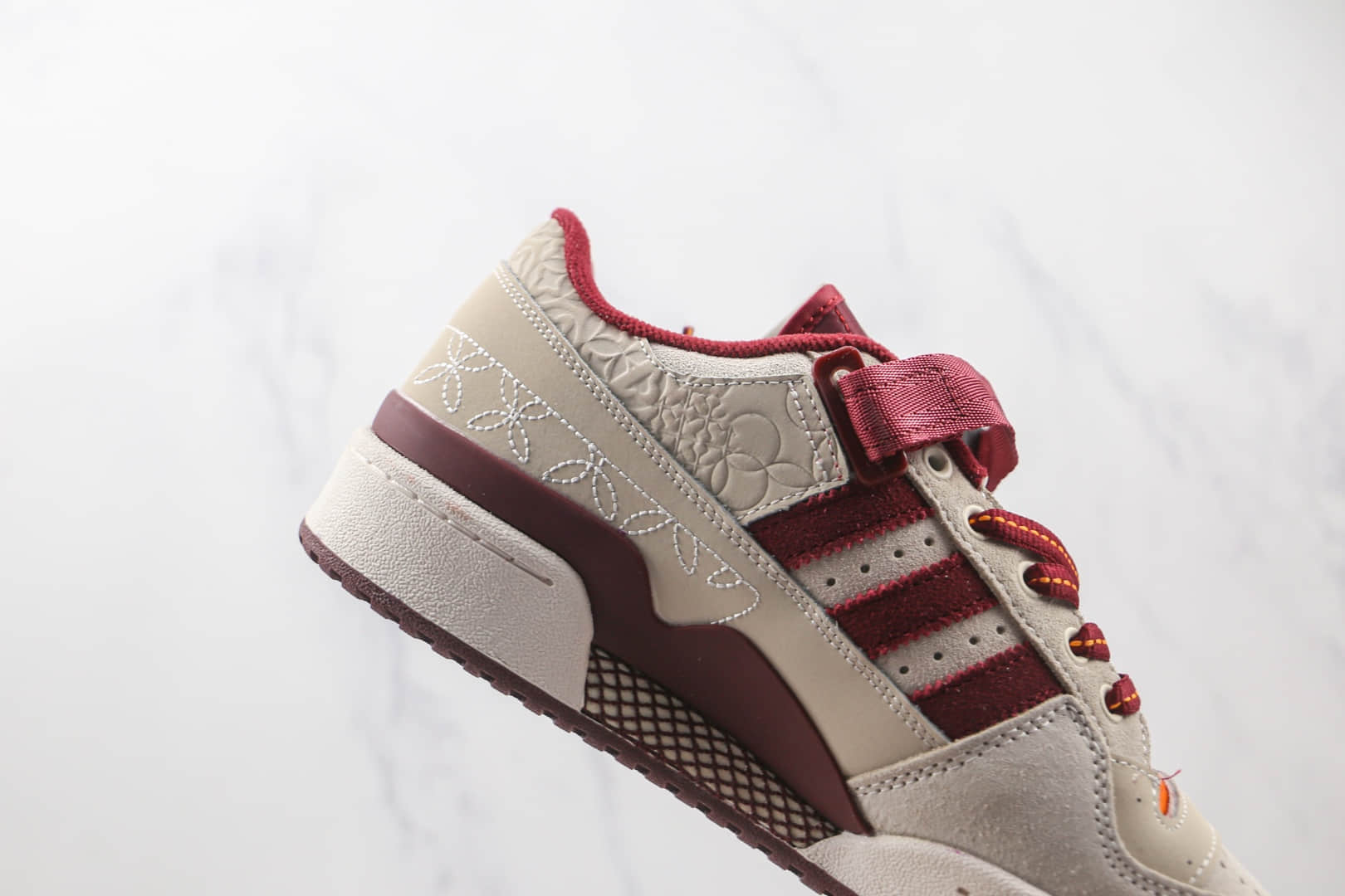 阿迪达斯Adidas originals Forum 84 low纯原版本白酒红色Forum魔术贴印花板鞋原档案数据开发 货号：GX8866