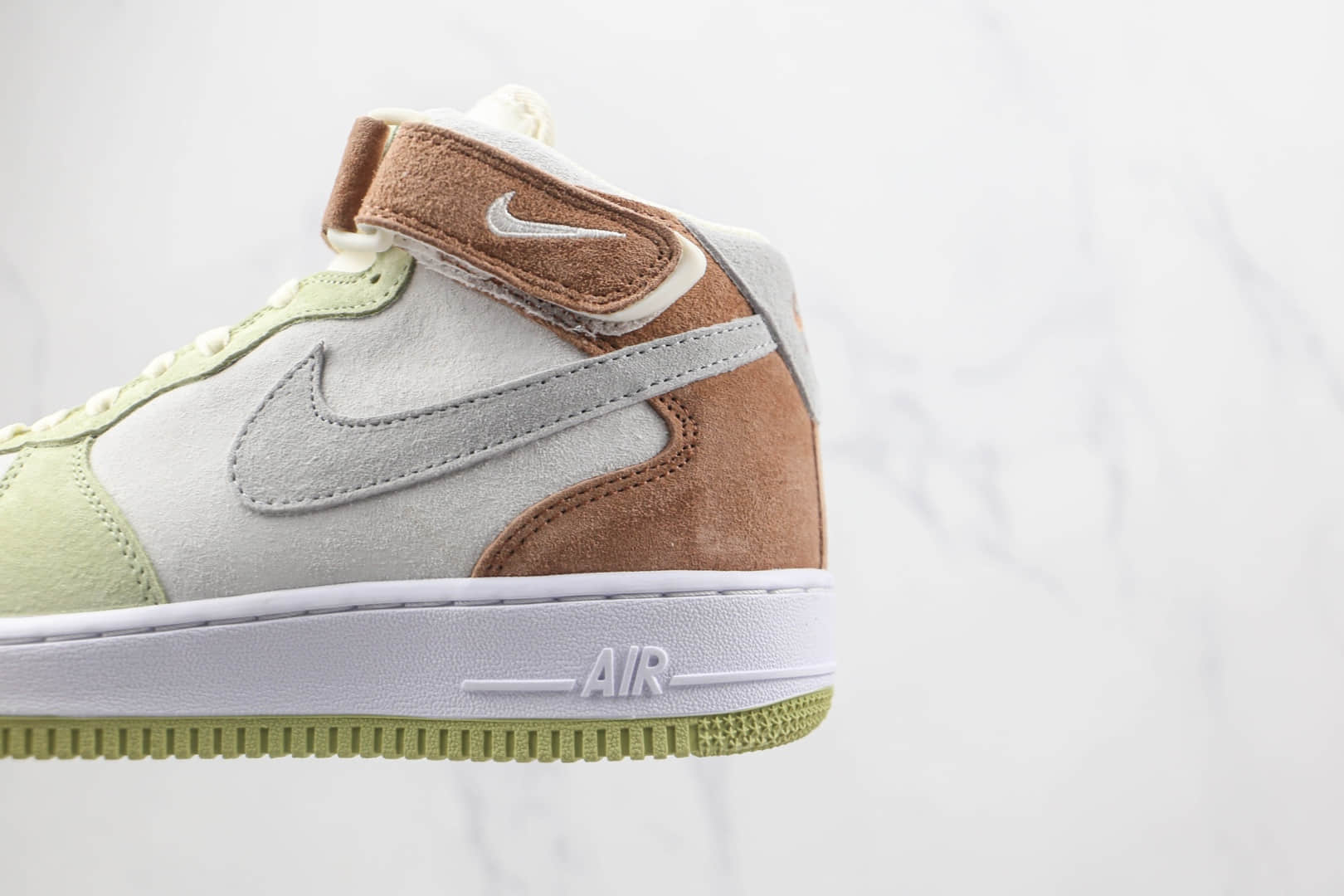 耐克Nike Air Force 1’07 Low纯原版本中帮空军一号柠檬黄棕灰色拼接板鞋内置气垫 货号:AL6896-558