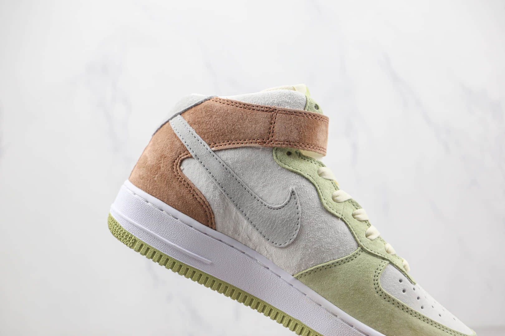 耐克Nike Air Force 1’07 Low纯原版本中帮空军一号柠檬黄棕灰色拼接板鞋内置气垫 货号:AL6896-558