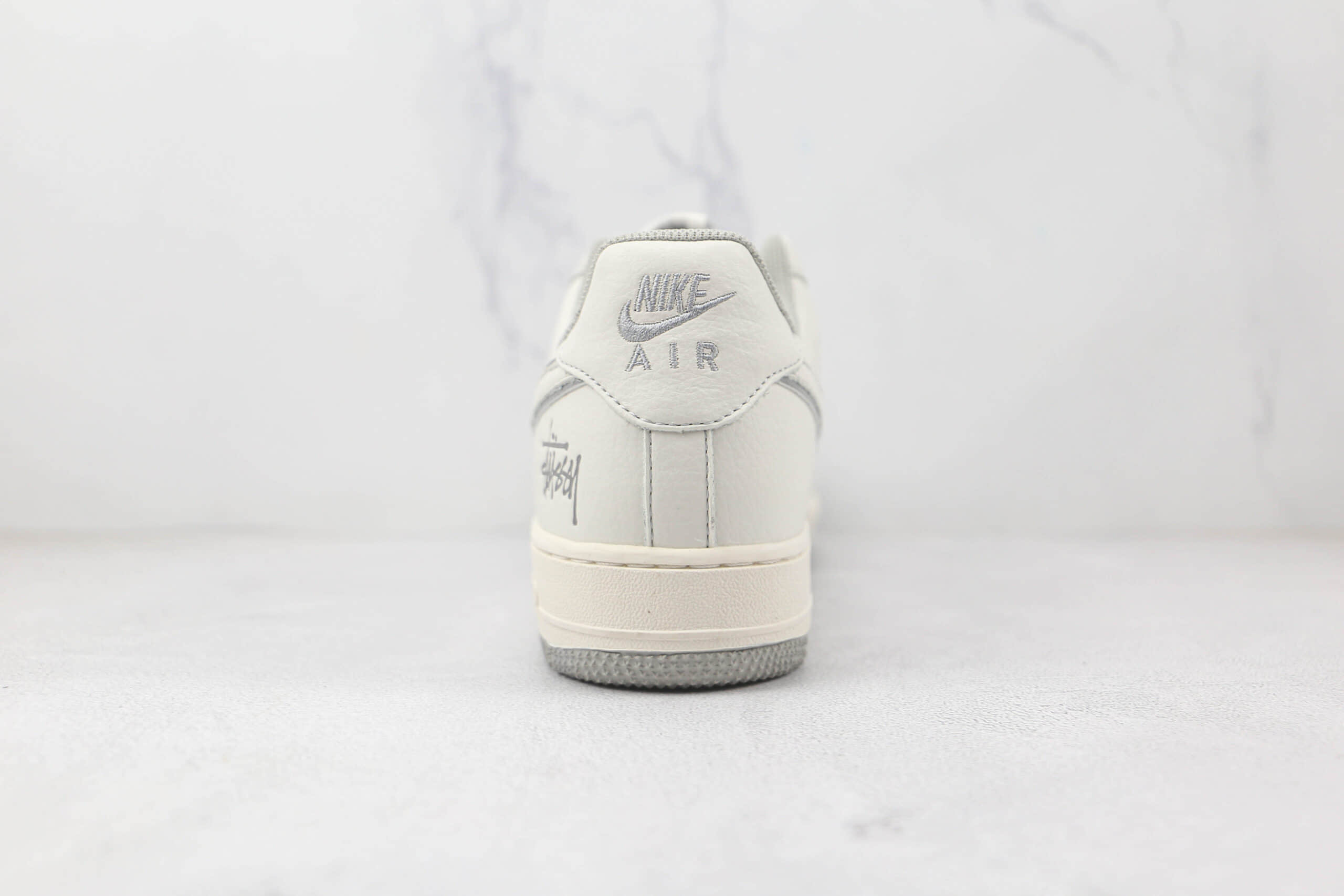 耐克Nike Air Force 1’07 Low纯原版本低帮空军一号斯图西联名款白灰色板鞋原楦头纸板打造 货号:UN1815-802