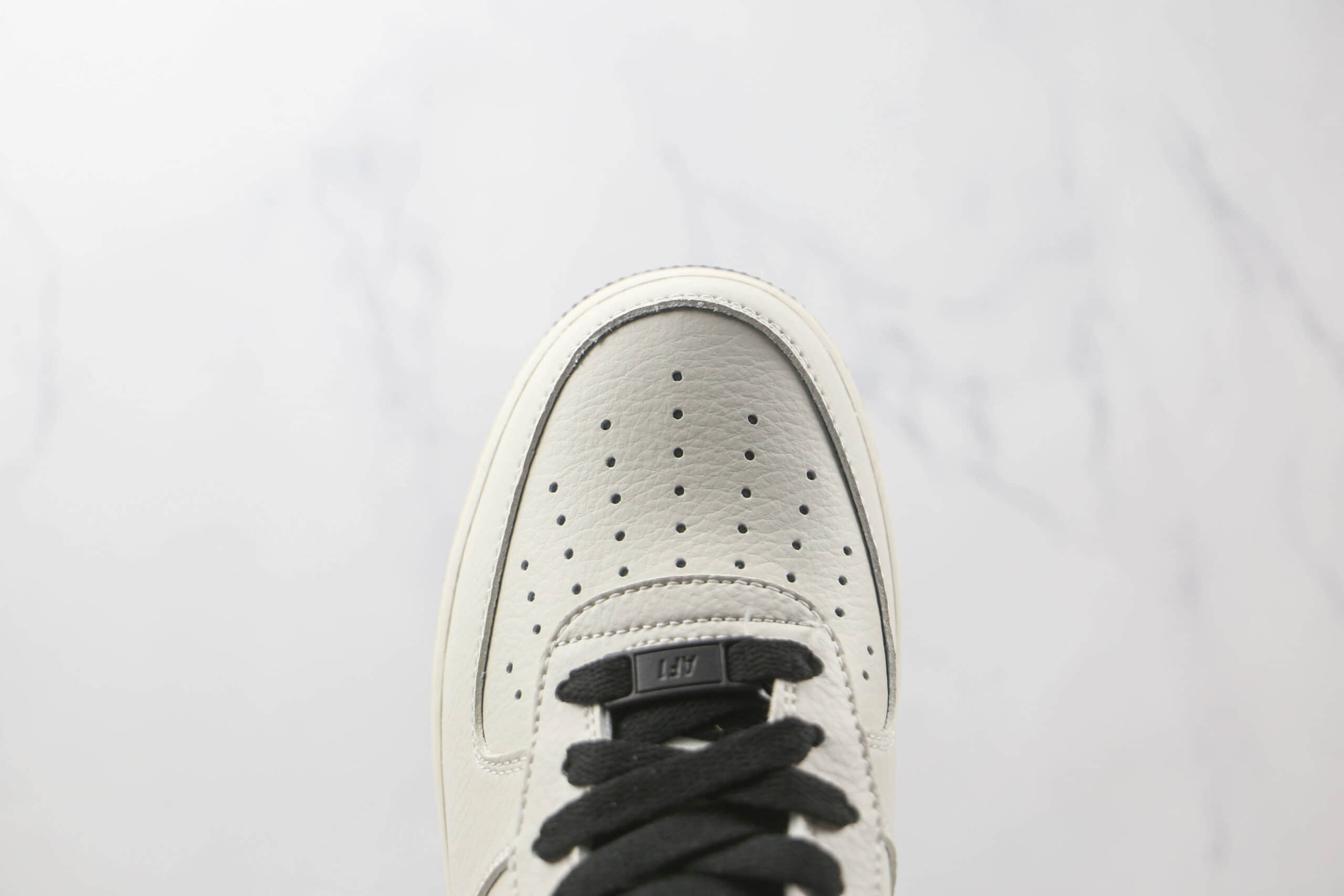 耐克Nike Air Force 1’07 Low纯原版本低帮空军一号白黑勾板鞋内置气垫 货号：MK9636-125