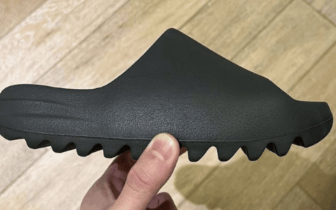 詹姆斯最新战靴!全新黑红 LeBron 19官图释出! 货号:DC9340-001