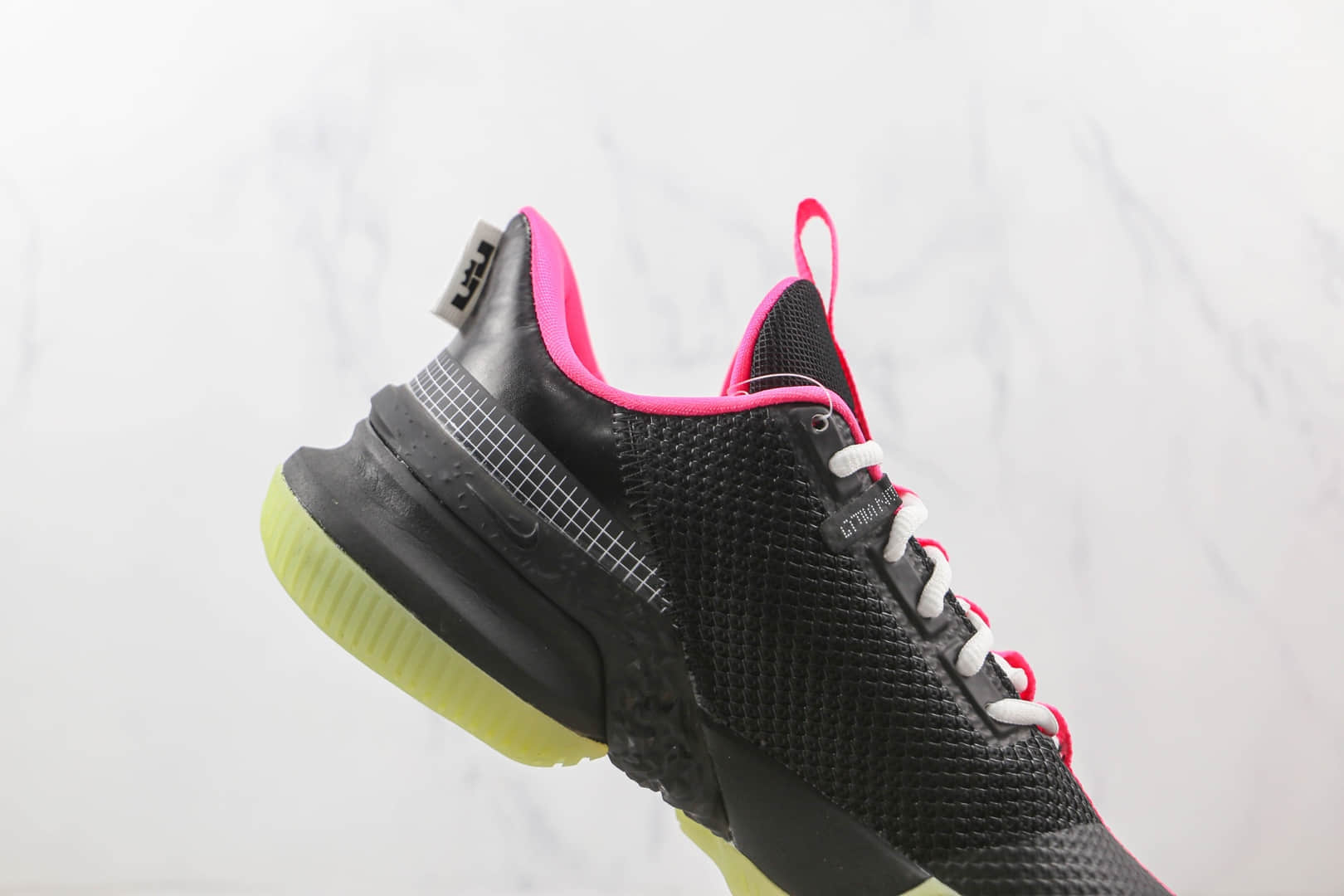 耐克NIKE LEBRON Ambassador 13纯原版本詹姆斯使节13代黑粉夜光篮球鞋内置气垫支持实战 货号:CQ9329-001