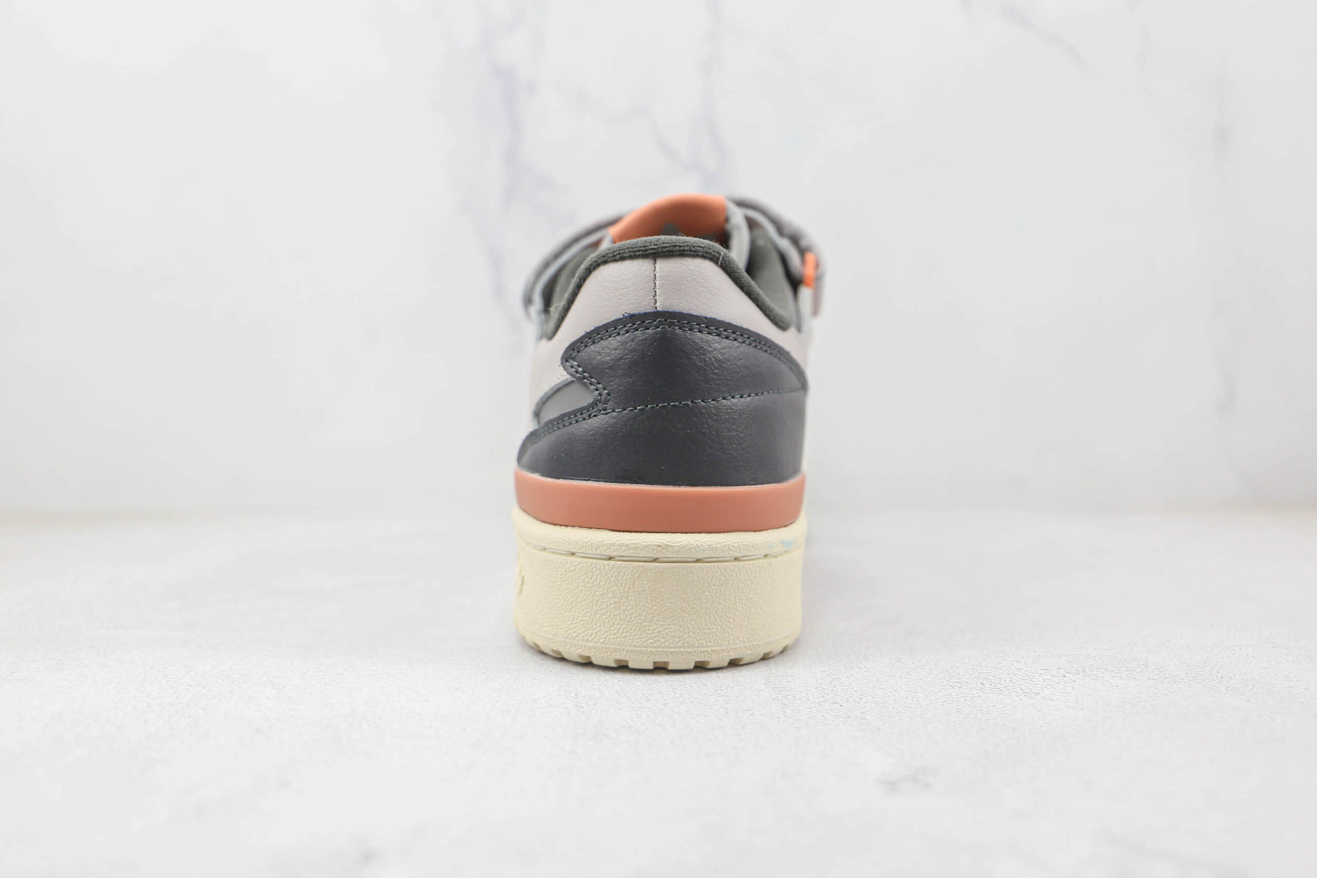 阿迪达斯adidas originals Forum 84 low纯原版本灰色Forum84复古板鞋原档案数据开发 货号:GX4576