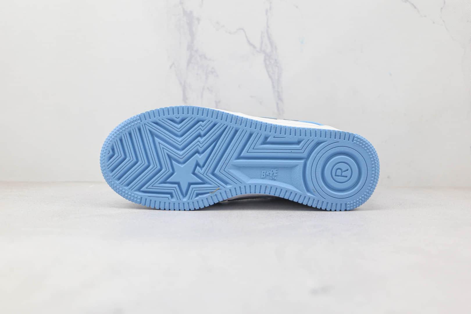 猿人头Bape Sta Tokyo白蓝低帮漆皮板鞋原档案数据开发 货号:1H20191048