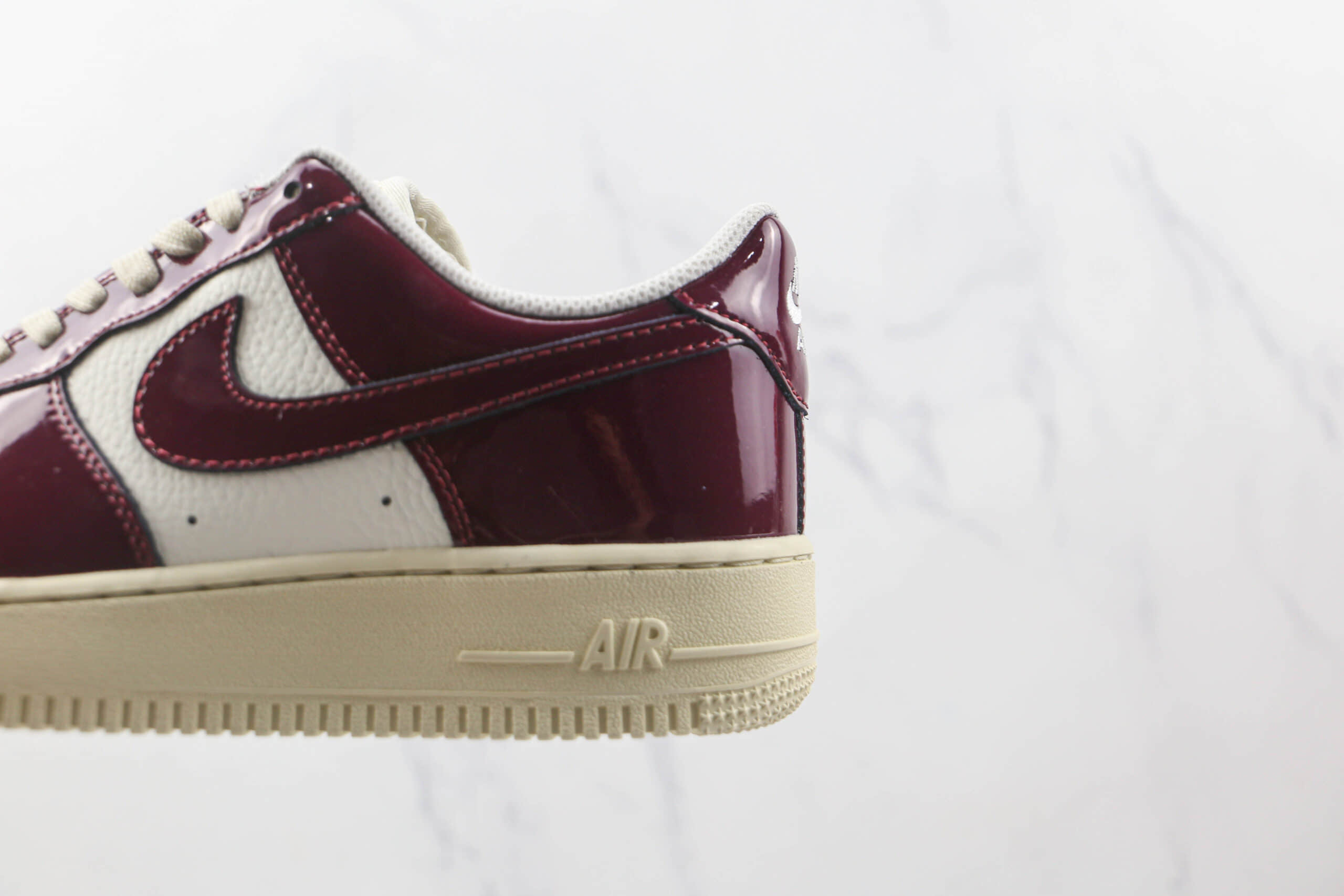耐克Nike Air Force 1’07 Low纯原版本低帮空军一号漆皮酒红色板鞋内置气垫 货号：DQ8583-100