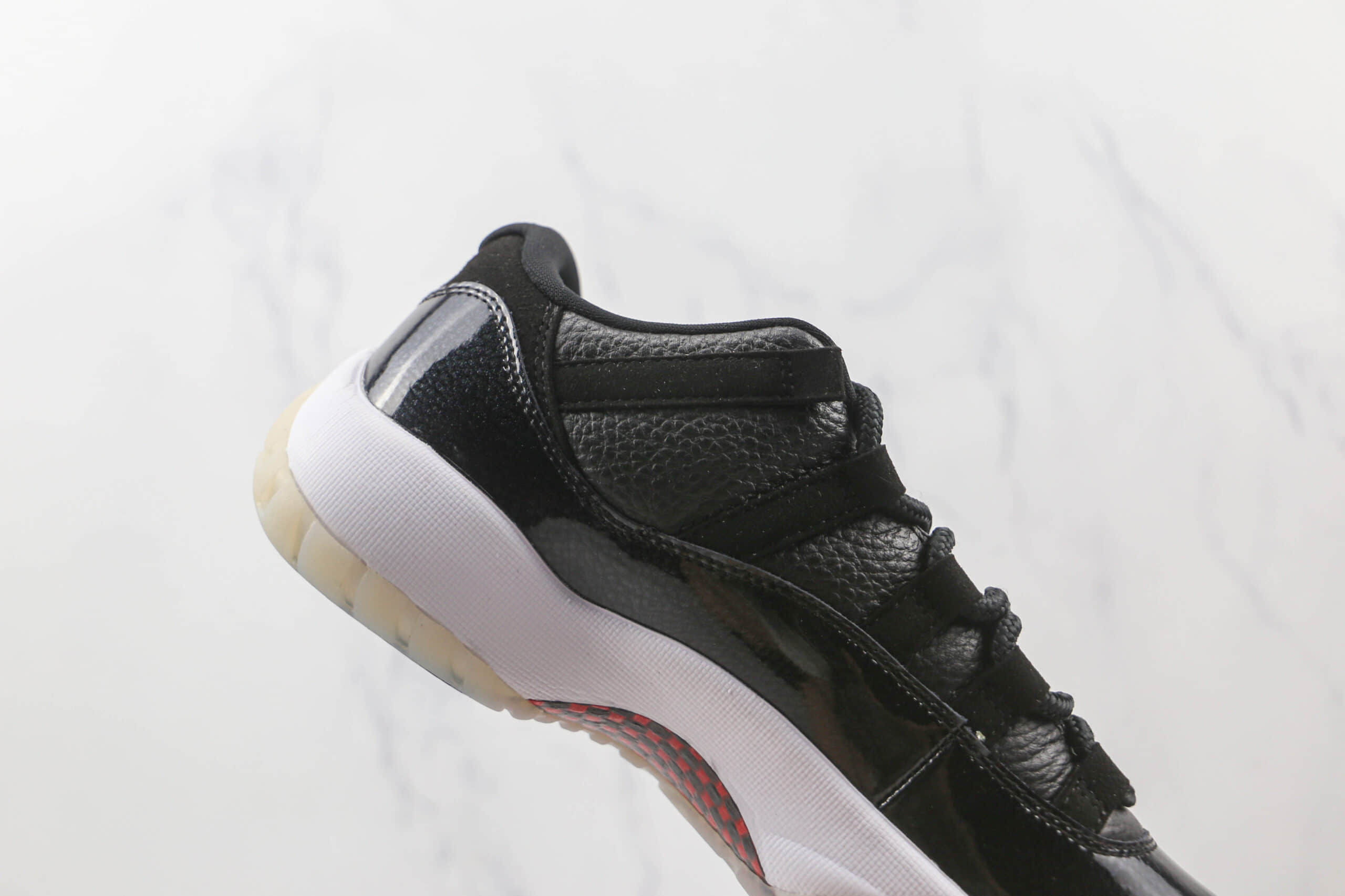 乔丹Air Jordan AJ11 Low纯原版本低帮AJ11 72-10大魔王篮球鞋内置气垫碳板支持实战 货号:AV2187-001