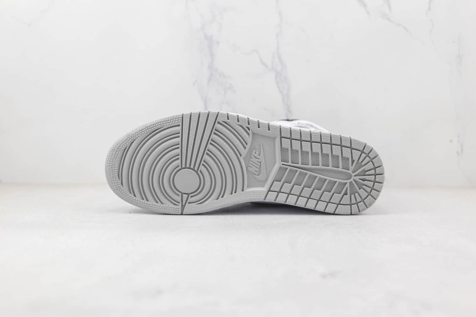 乔丹Air Jordan 1 high纯原版本高帮AJ1白灰色板鞋原楦头纸板打造原盒原标 货号:555065-108