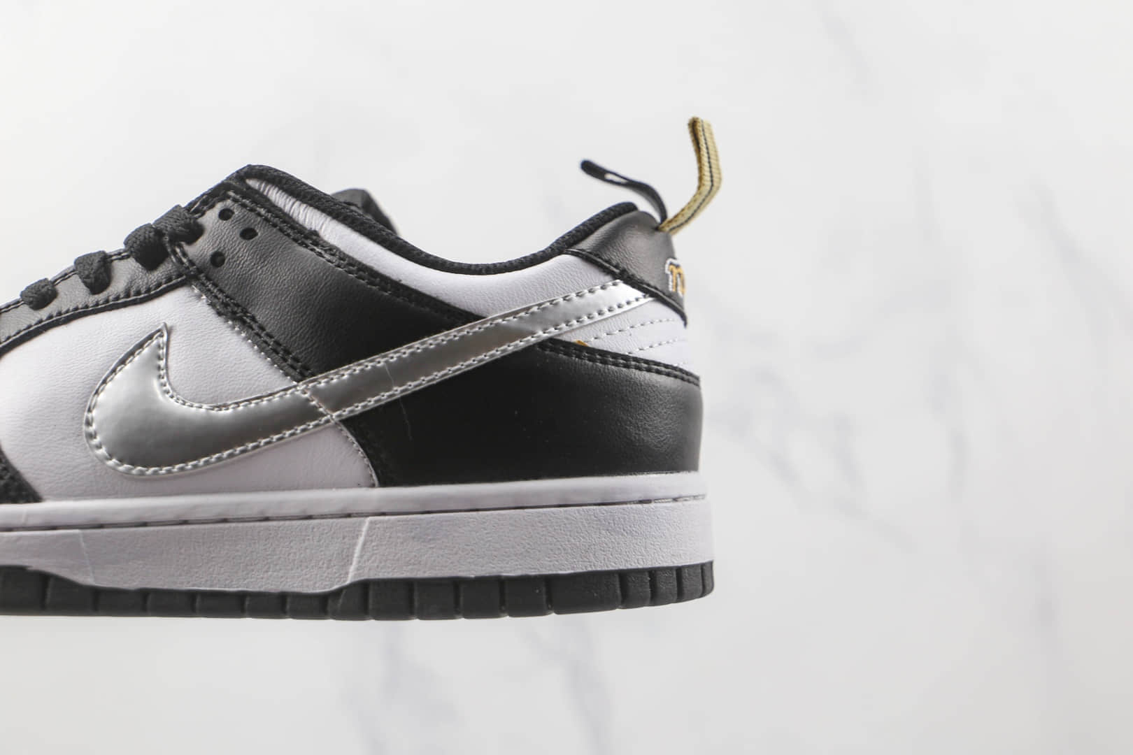 耐克Nike Court Borough Low 2 SE1纯原版本低帮白黑银色学院风格板鞋原楦头纸板打造 货号：DH9764-001