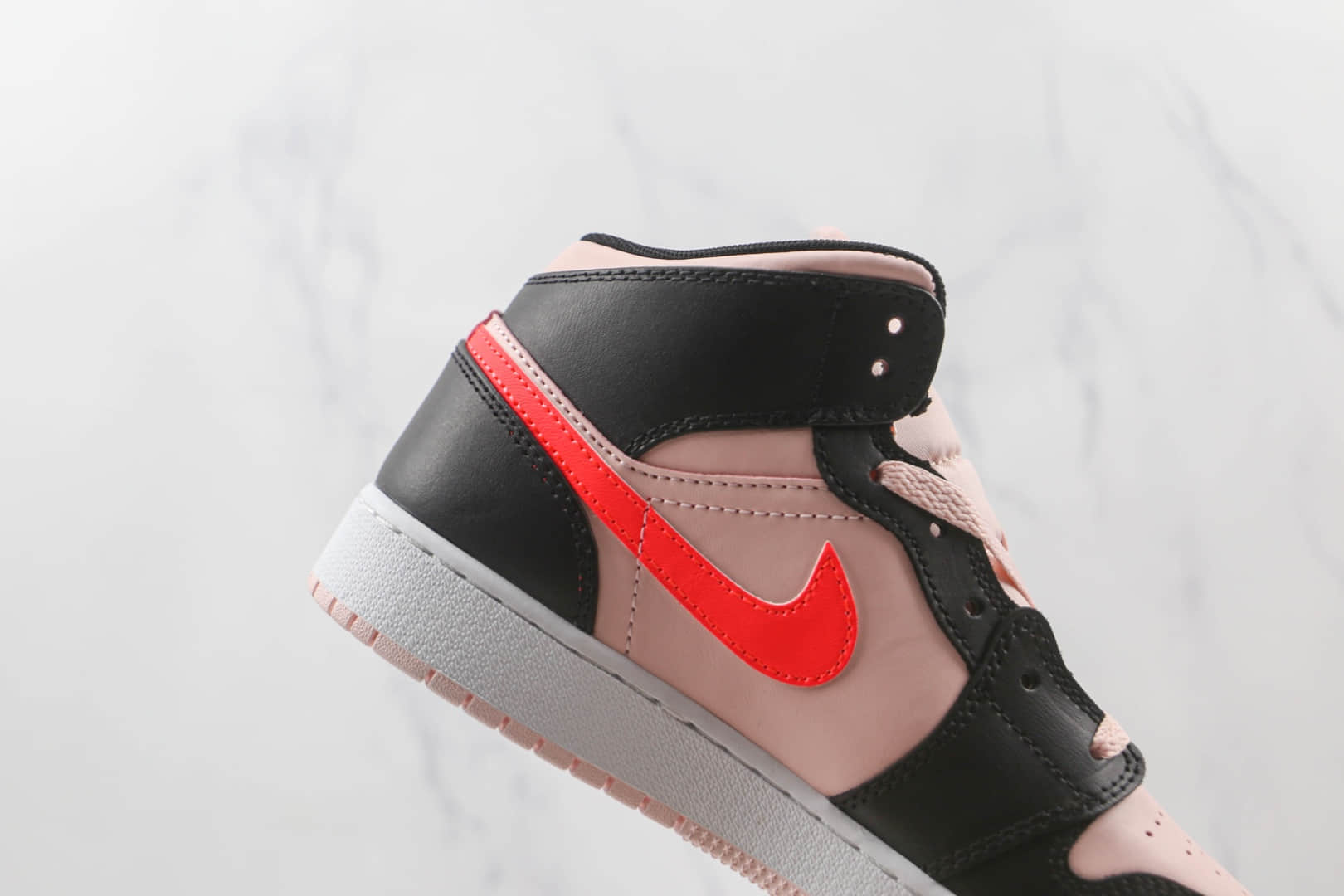 乔丹Air Jordan 1 Mid纯原版本中帮AJ1黑樱花粉篮球鞋原楦头纸板打造 货号：554725-604