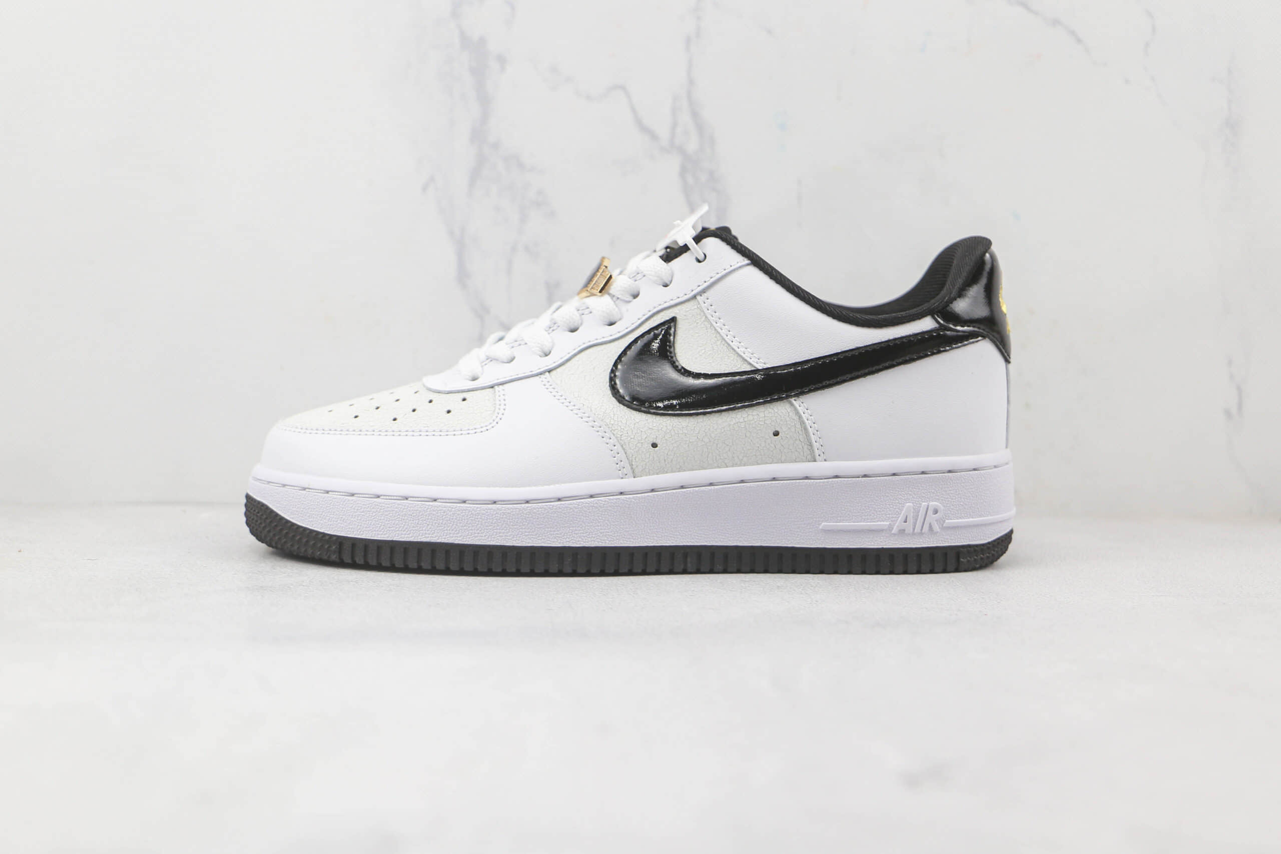耐克Nike Air Force 1’07 Low纯原版本低帮空军一号白色漆皮黑勾板鞋内置气垫 货号:DQ0300-100