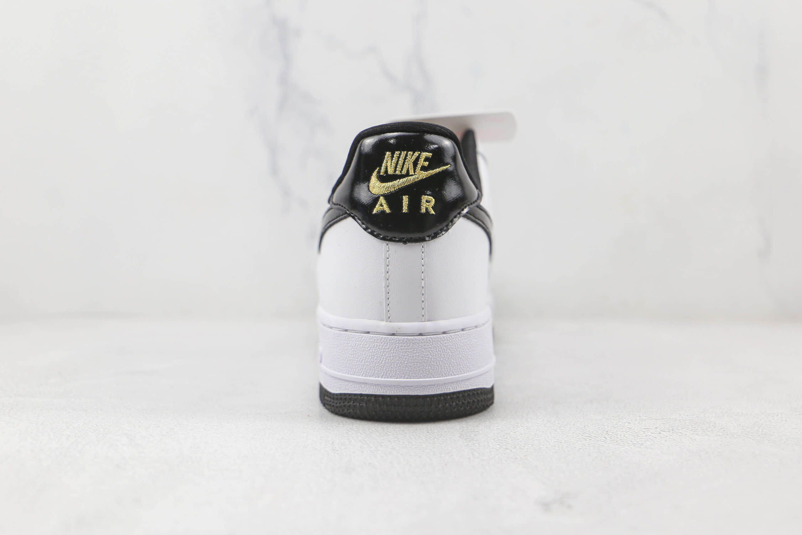 耐克Nike Air Force 1’07 Low纯原版本低帮空军一号白色漆皮黑勾板鞋内置气垫 货号:DQ0300-100