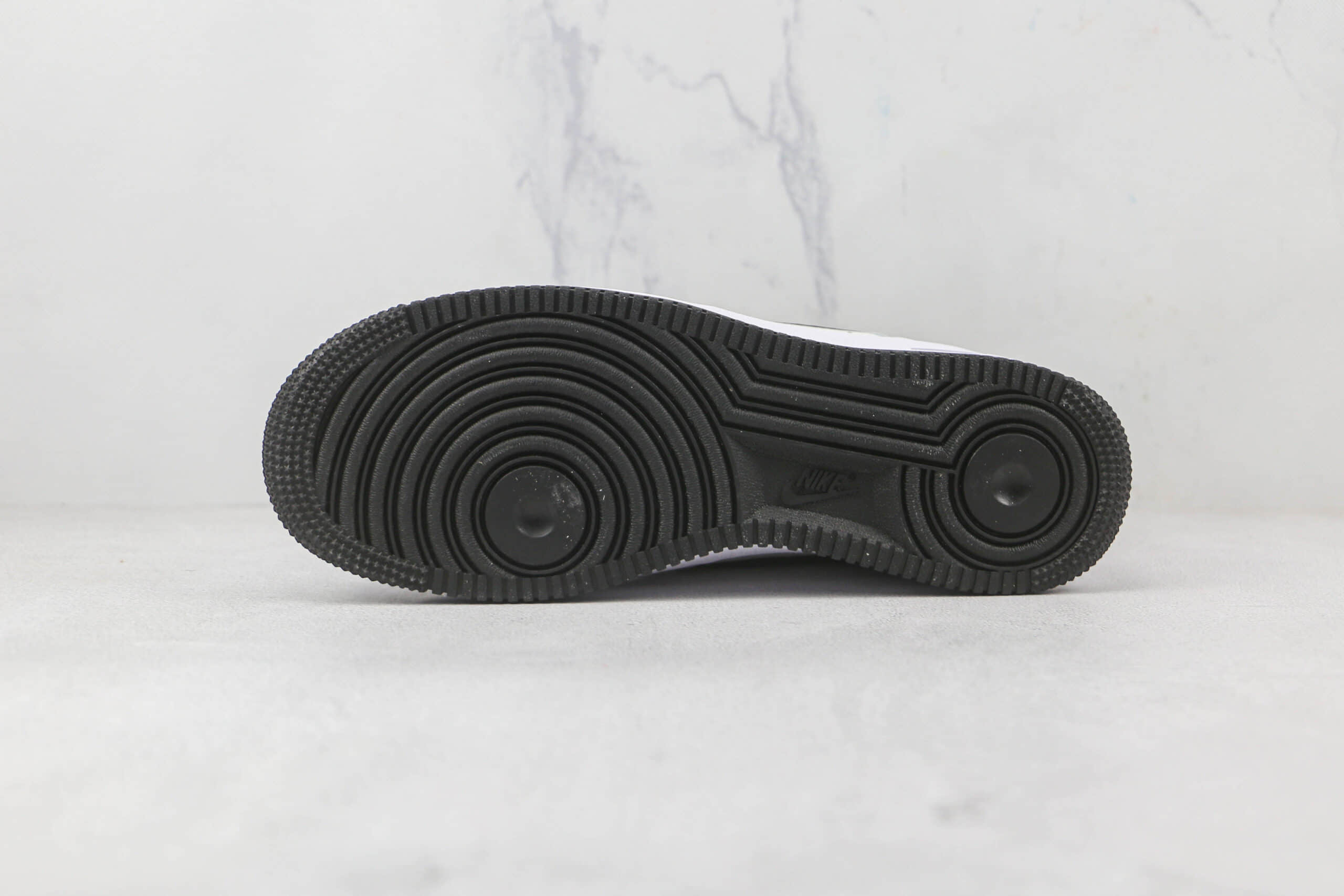 耐克Nike Air Force 1’07 Low纯原版本低帮空军一号白色漆皮黑勾板鞋内置气垫 货号:DQ0300-100