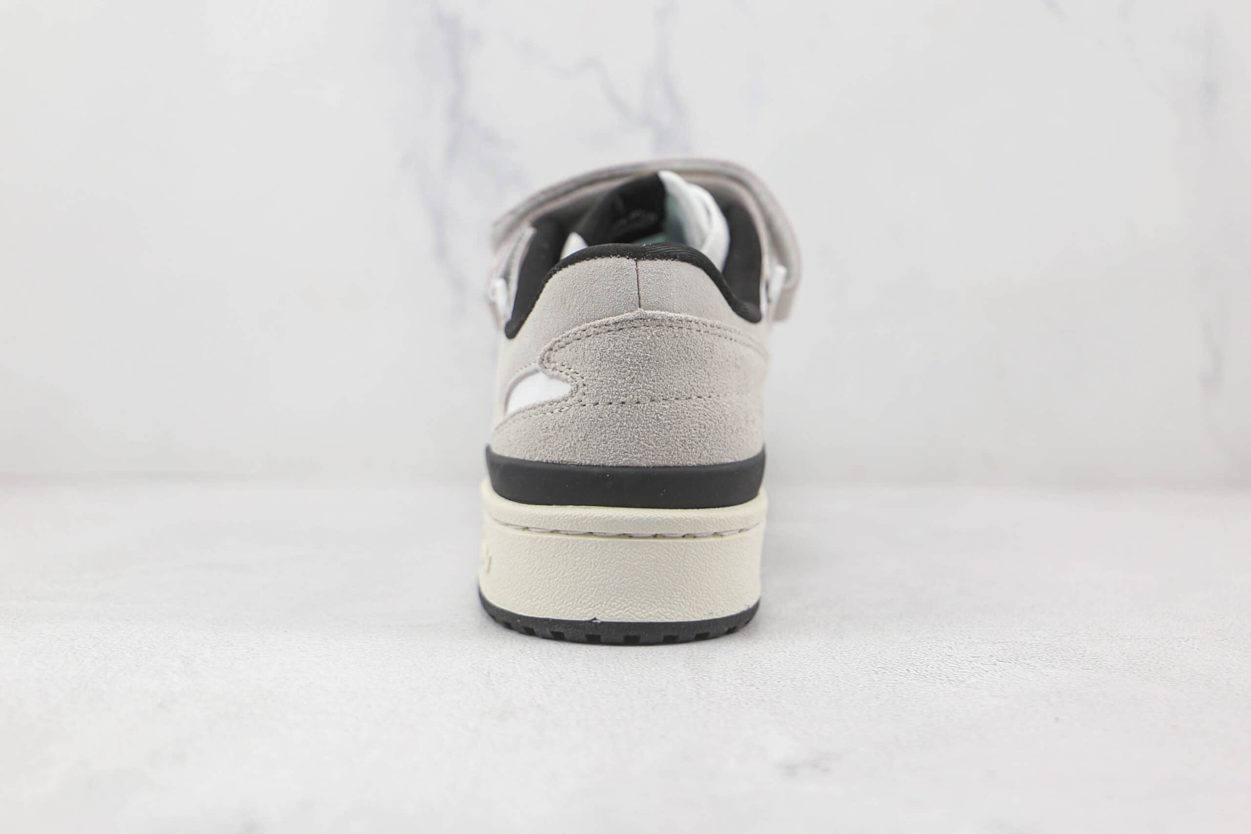 阿迪达斯adidas originals Forum 84 low纯原版本灰绿色复古板鞋原档案数据开发 货号:GY8203