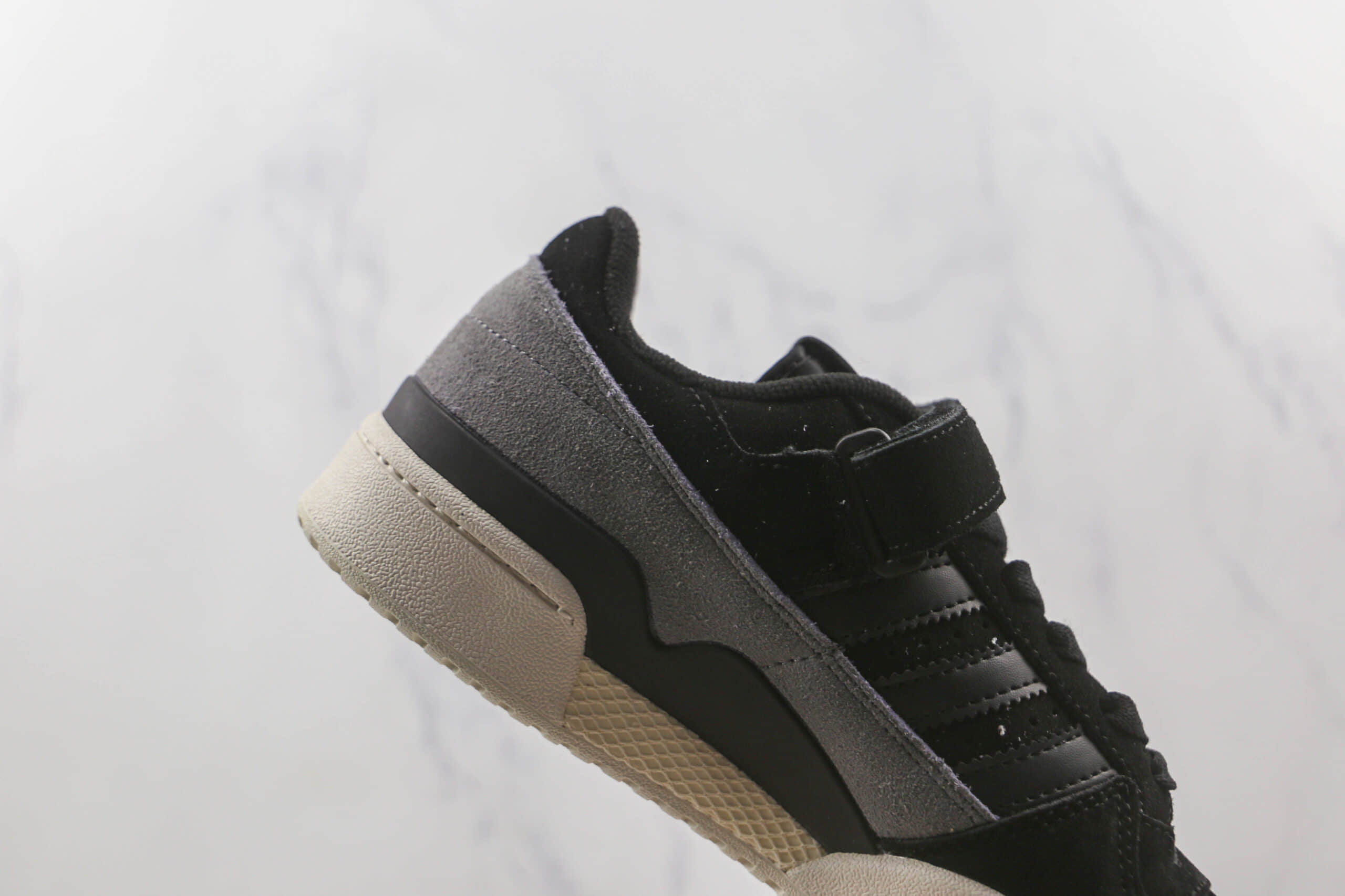阿迪达斯Adidas originals Forum 84 low纯原版本魔术贴黑金色Forum84复古板鞋原盒原标 货号:Q46366