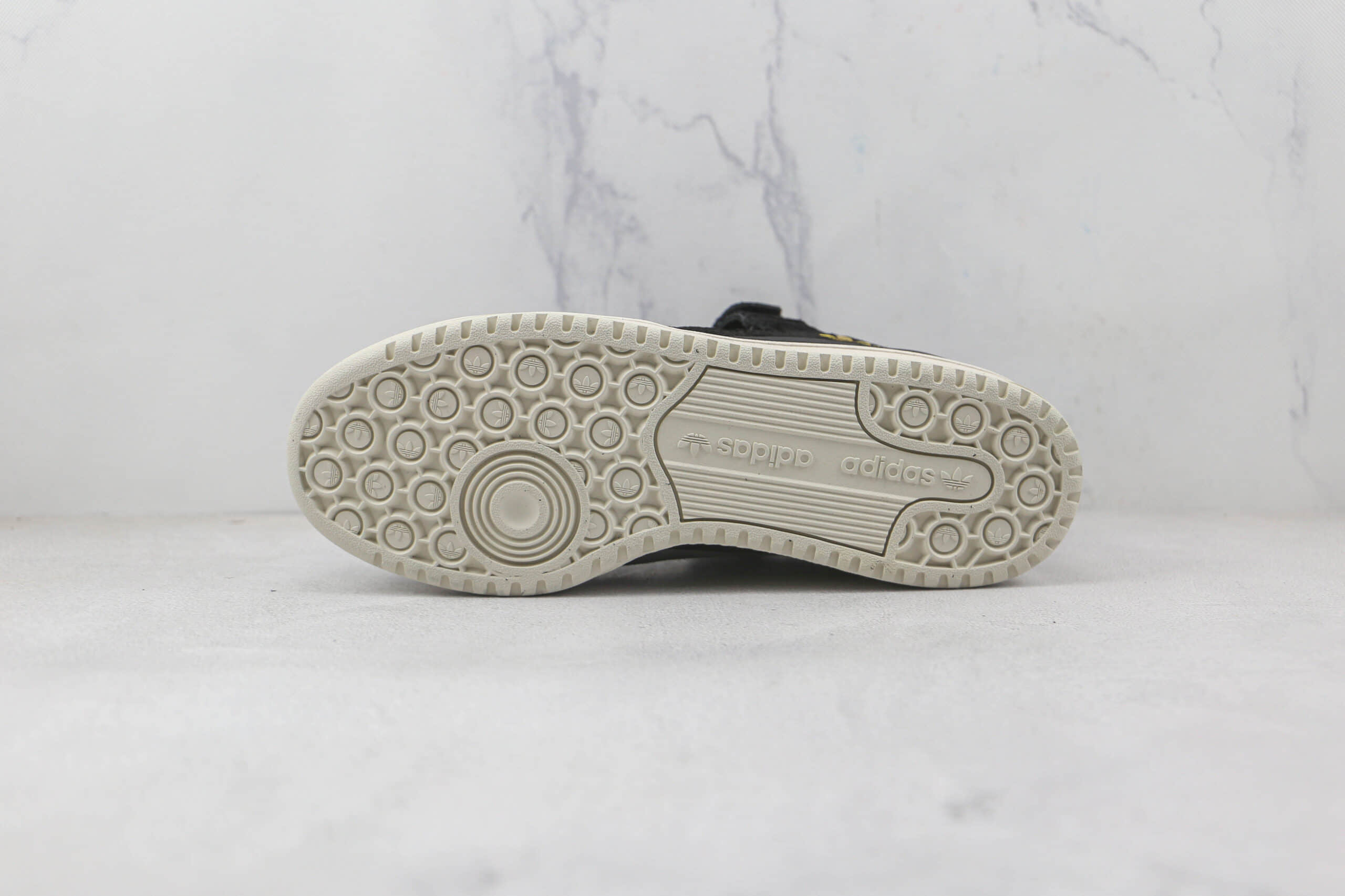 阿迪达斯Adidas originals Forum 84 low纯原版本魔术贴黑金色Forum84复古板鞋原盒原标 货号:Q46366