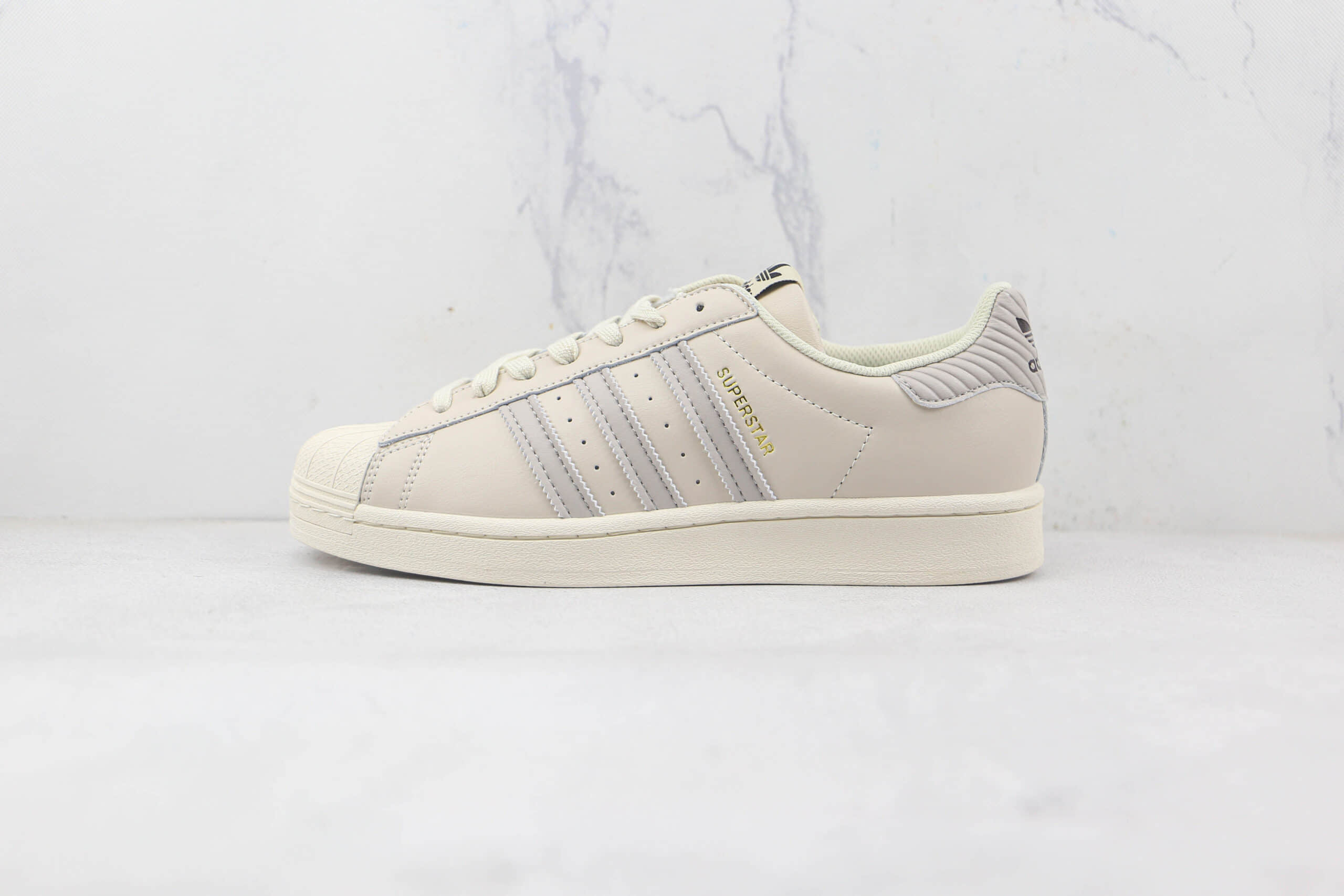 阿迪达斯Adidas Originals SUPERSTAR纯原版本三叶草贝壳头浅灰色板鞋原楦头纸板打造 货号:GW4437