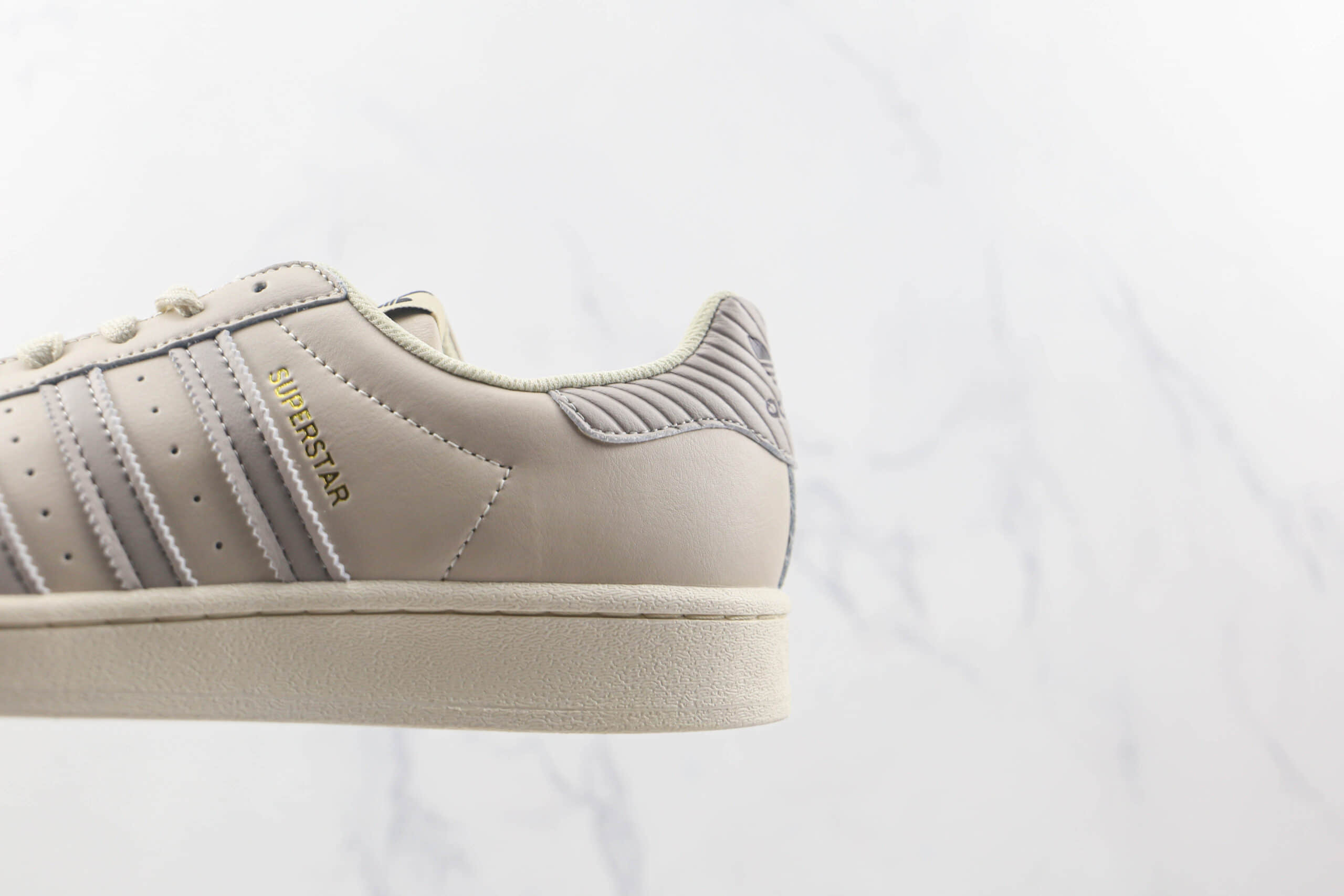 阿迪达斯Adidas Originals SUPERSTAR纯原版本三叶草贝壳头浅灰色板鞋原楦头纸板打造 货号:GW4437