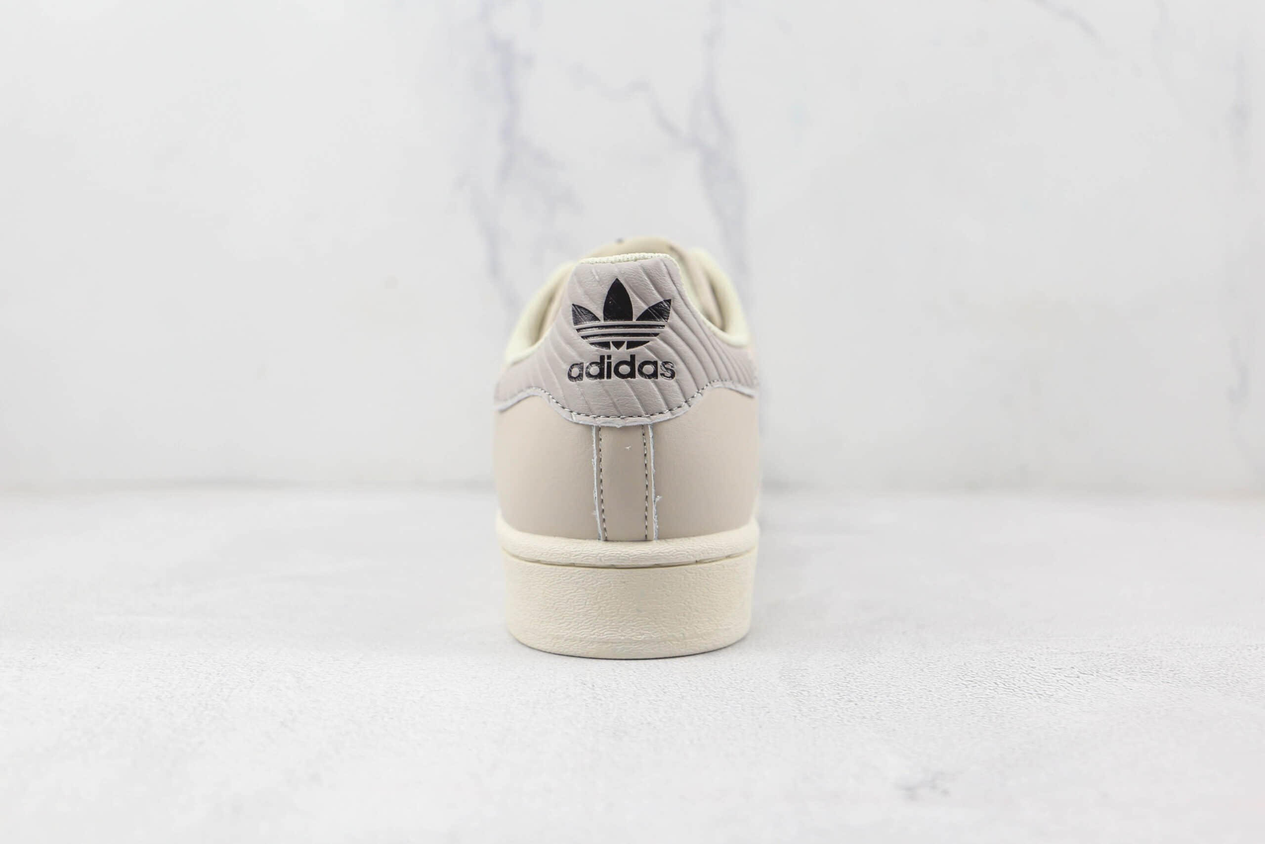 阿迪达斯Adidas Originals SUPERSTAR纯原版本三叶草贝壳头浅灰色板鞋原楦头纸板打造 货号:GW4437