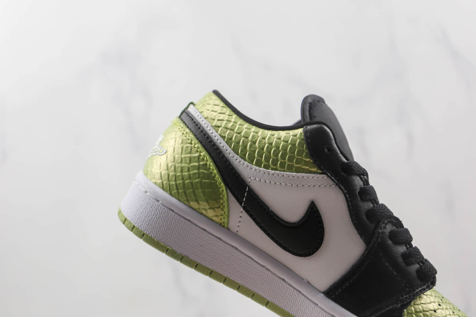 乔丹Air Jordan 1 Low Vivid Green Snakeskin纯原版本蛇纹黑绿脚趾低帮AJ1板鞋原鞋开模 货号:DX4446-301