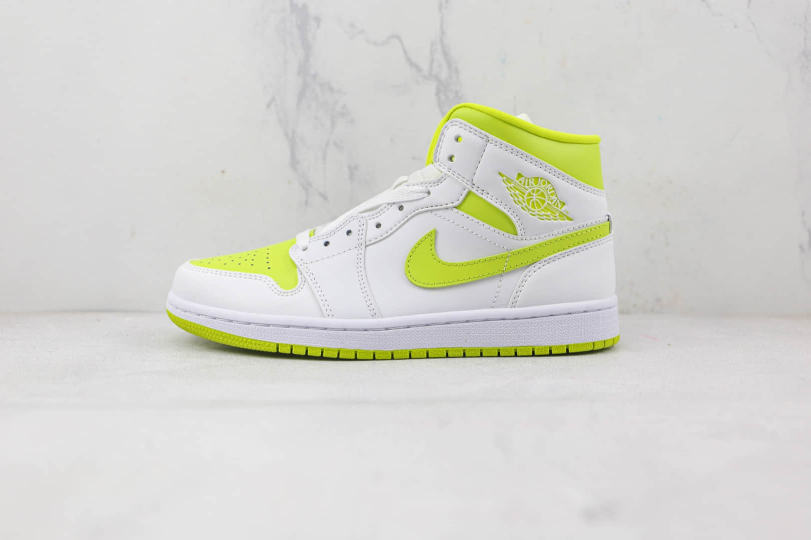 乔丹Air Jordan 1 Mid White Lime纯原版本中帮AJ1白绿配色板鞋原楦头纸板打造 货号：BQ6472-131