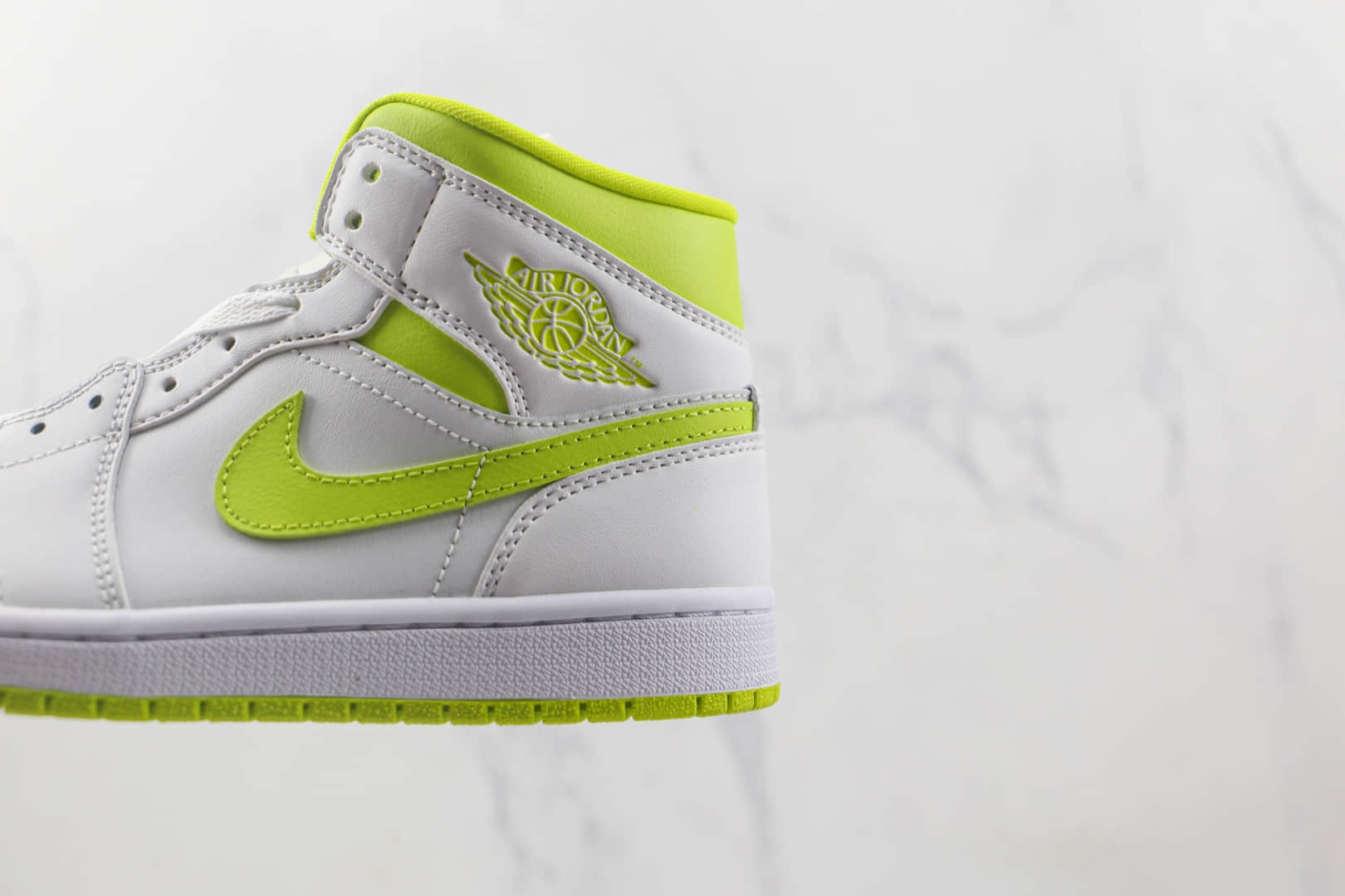 乔丹Air Jordan 1 Mid White Lime纯原版本中帮AJ1白绿配色板鞋原楦头纸板打造 货号：BQ6472-131