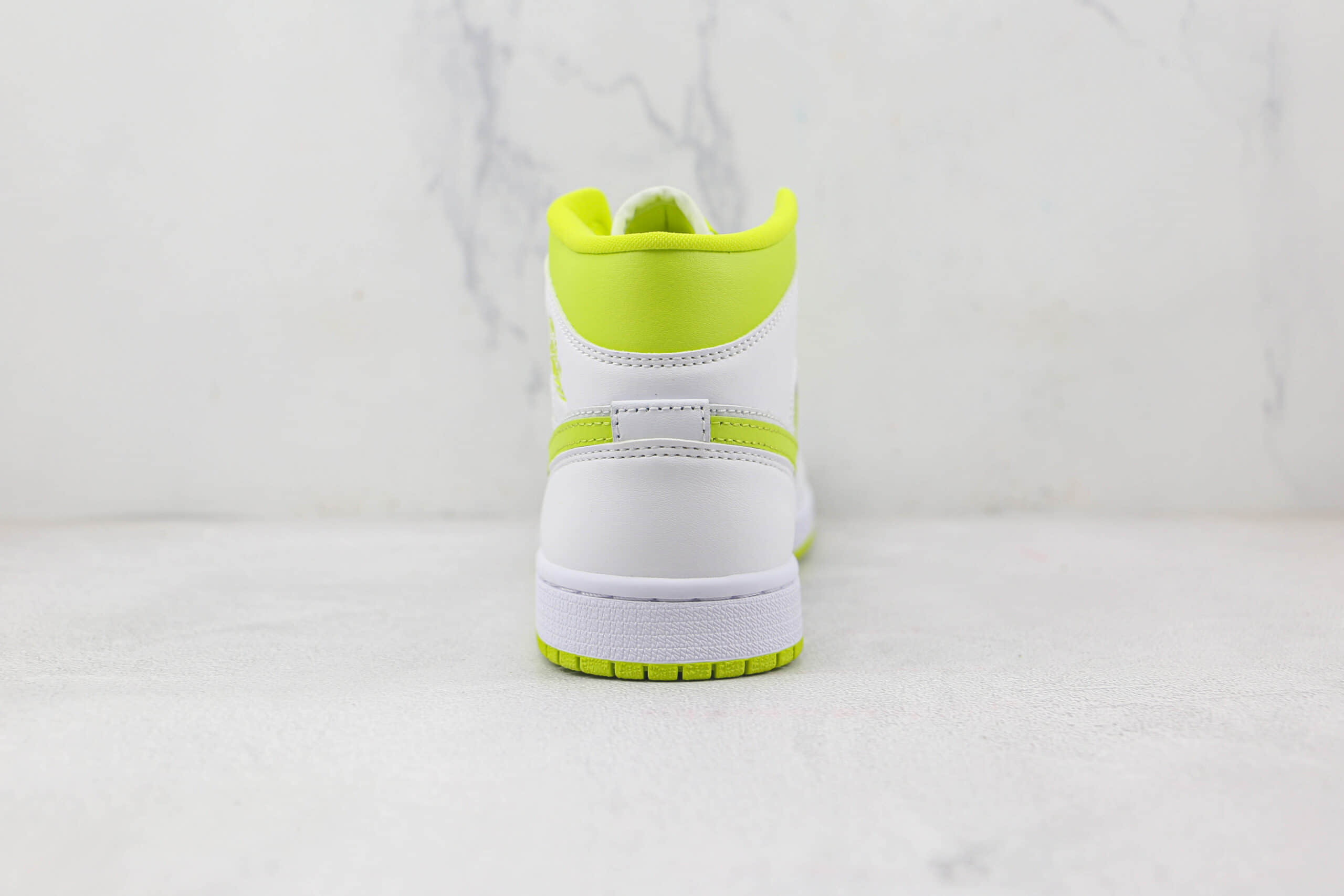 乔丹Air Jordan 1 Mid White Lime纯原版本中帮AJ1白绿配色板鞋原楦头纸板打造 货号：BQ6472-131