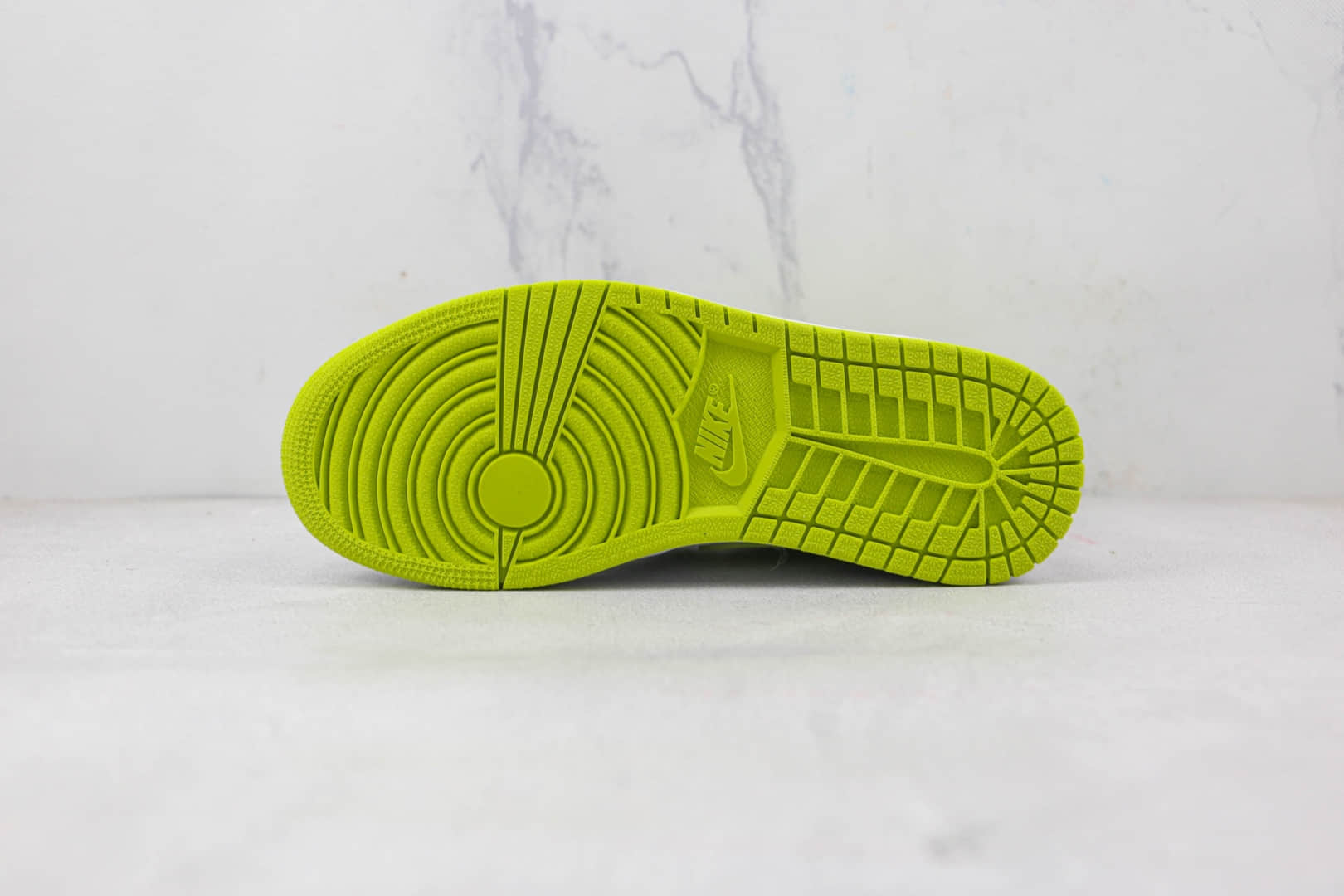 乔丹Air Jordan 1 Mid White Lime纯原版本中帮AJ1白绿配色板鞋原楦头纸板打造 货号：BQ6472-131