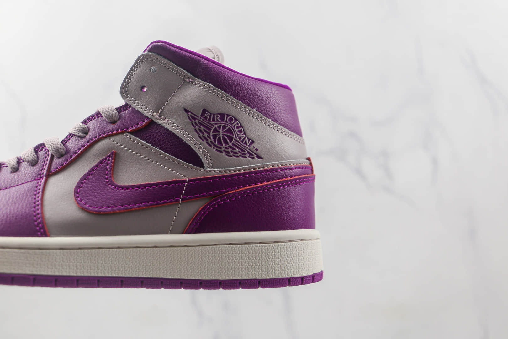 乔丹Air Jordan 1 Mid White Blue Red纯原版本中帮AJ1爱国者灰紫红色篮球鞋原楦头纸板打造 货号:BQ6472-501