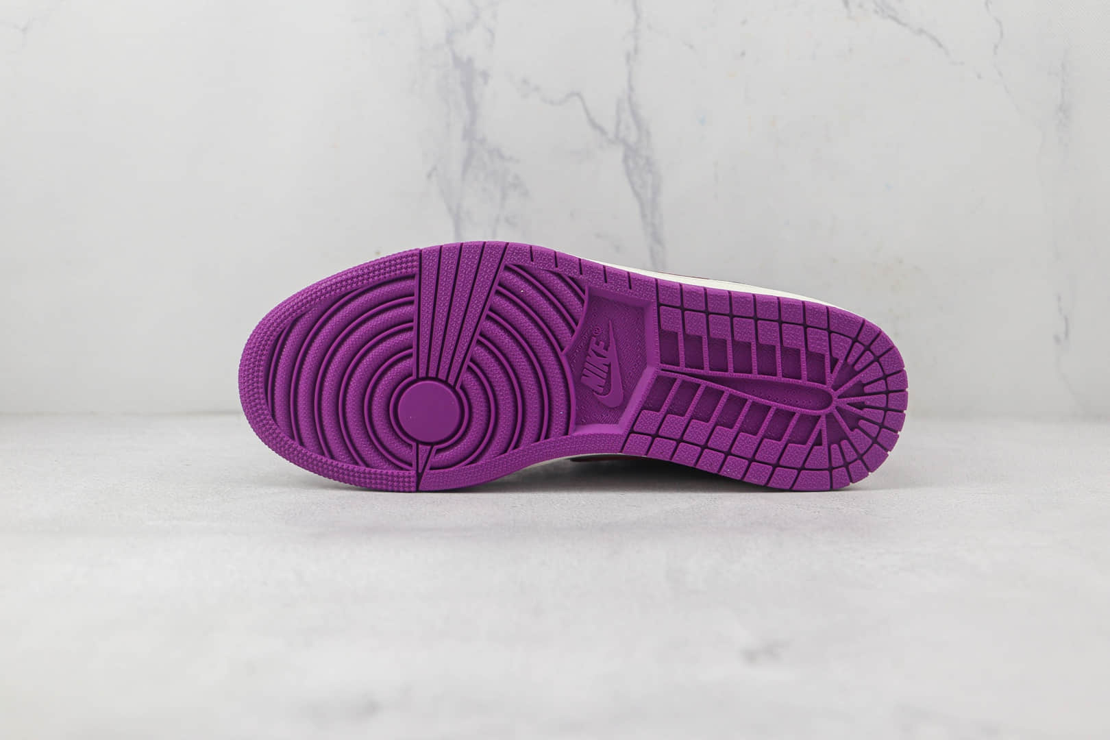 乔丹Air Jordan 1 Mid White Blue Red纯原版本中帮AJ1爱国者灰紫红色篮球鞋原楦头纸板打造 货号:BQ6472-501