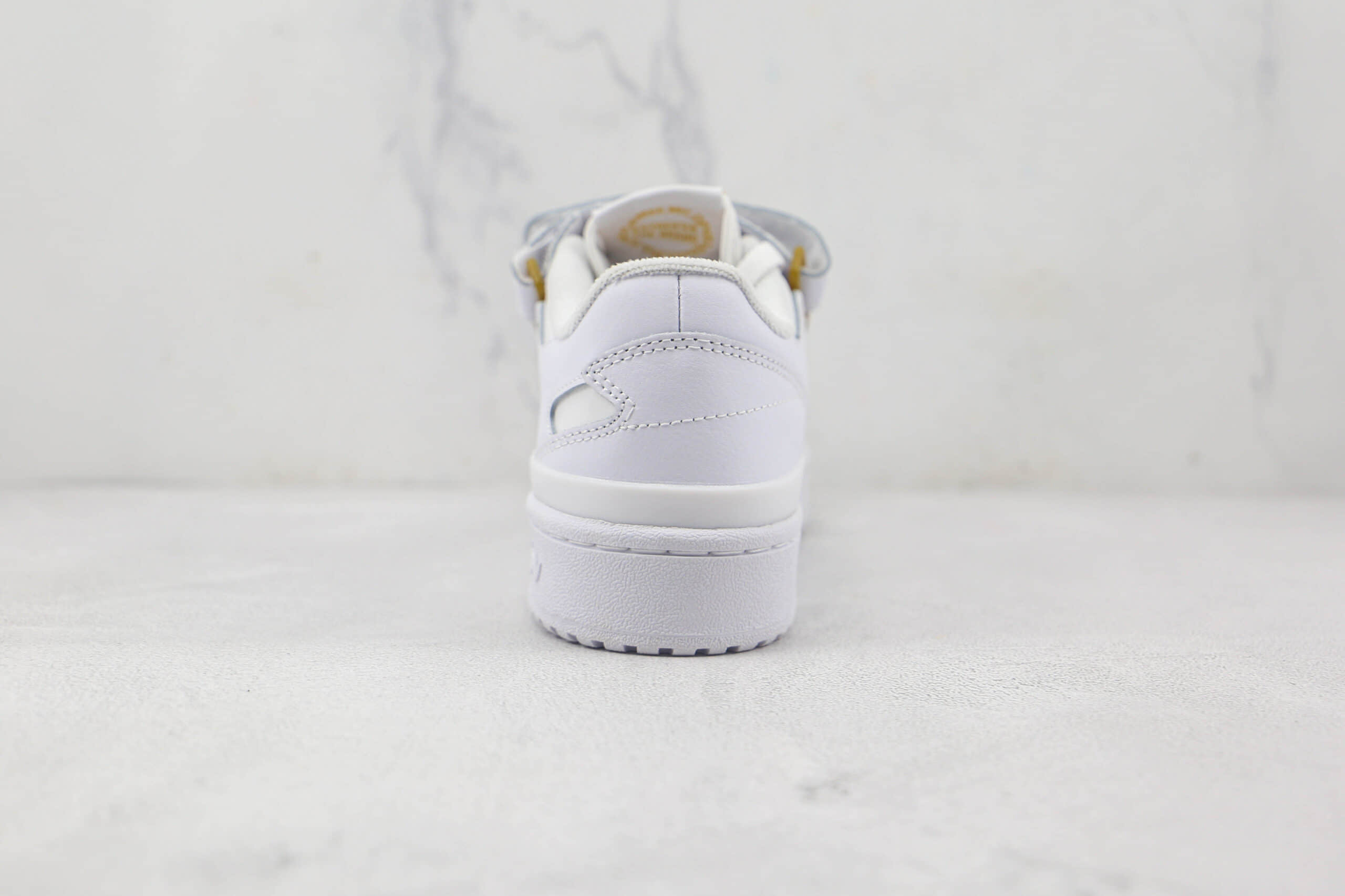 阿迪达斯Adidas originals Forum 84 low纯原版本复古Forum84白金色板鞋原档案数据开发 货号：GZ6379