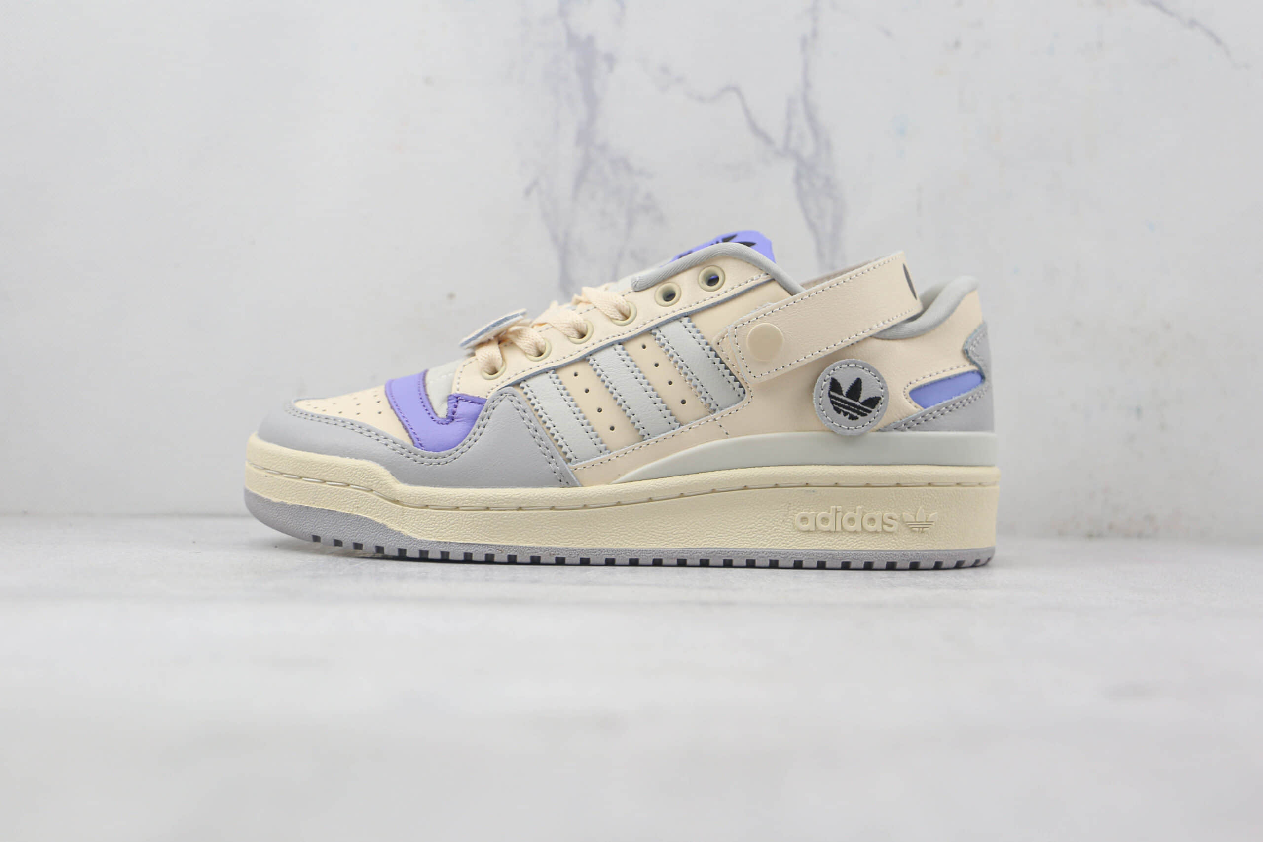 阿迪达斯Adidas originals Forum 84 low纯原版本低帮Forum84魔术贴复古板鞋原楦头纸板打造 货号:GW4426