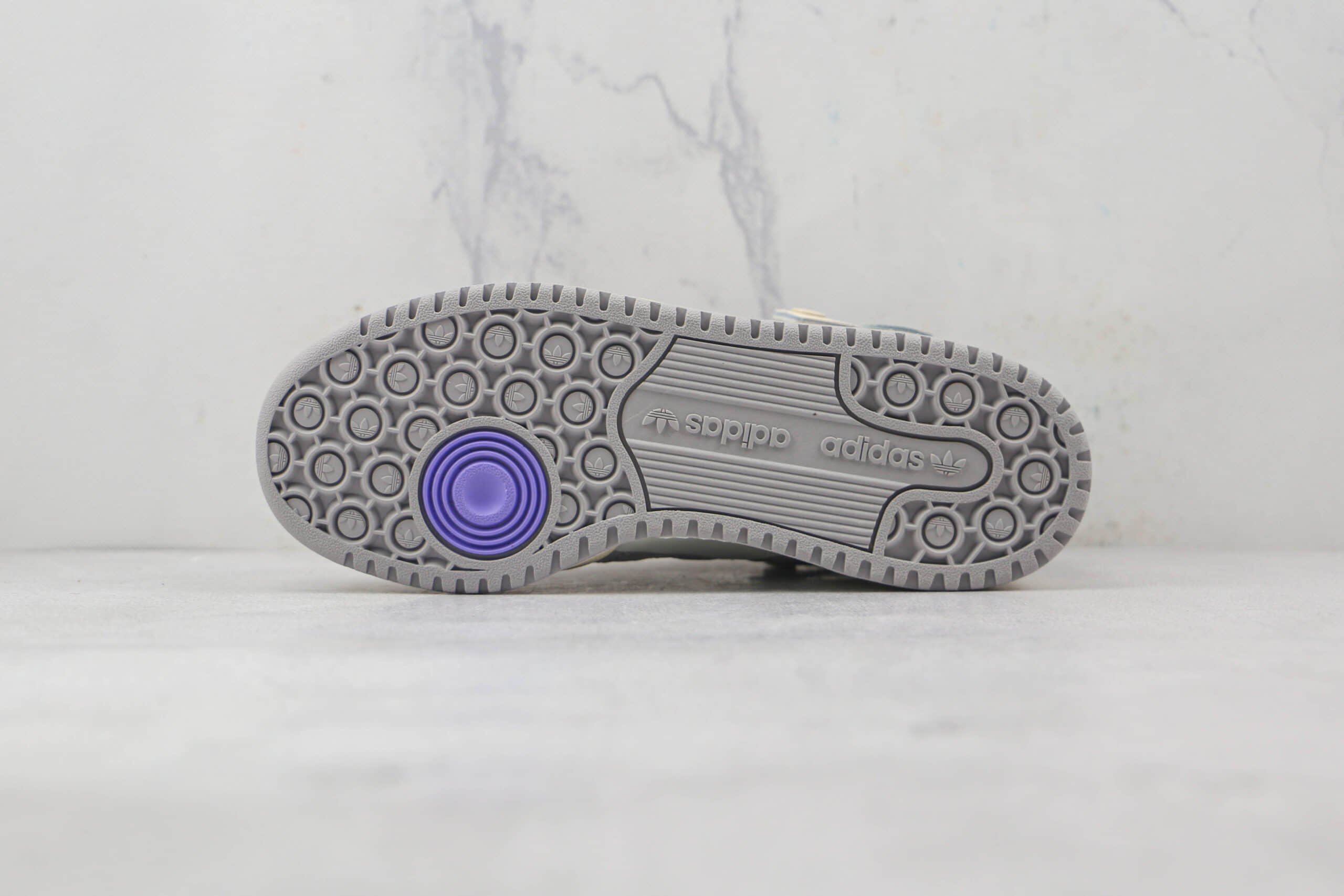 阿迪达斯Adidas originals Forum 84 low纯原版本低帮Forum84魔术贴复古板鞋原楦头纸板打造 货号:GW4426