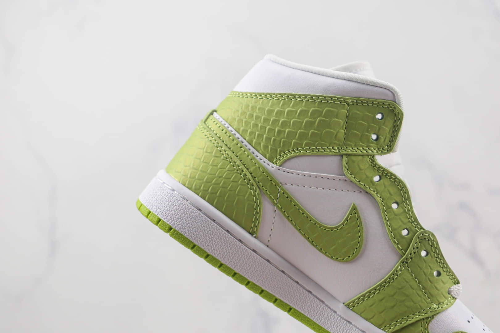 乔丹Air Jordan 1 Mid SE Green Python莆田纯原复刻中帮AJ1绿色蟒蛇配色板鞋原楦头纸板打造 货号:DV2959-113