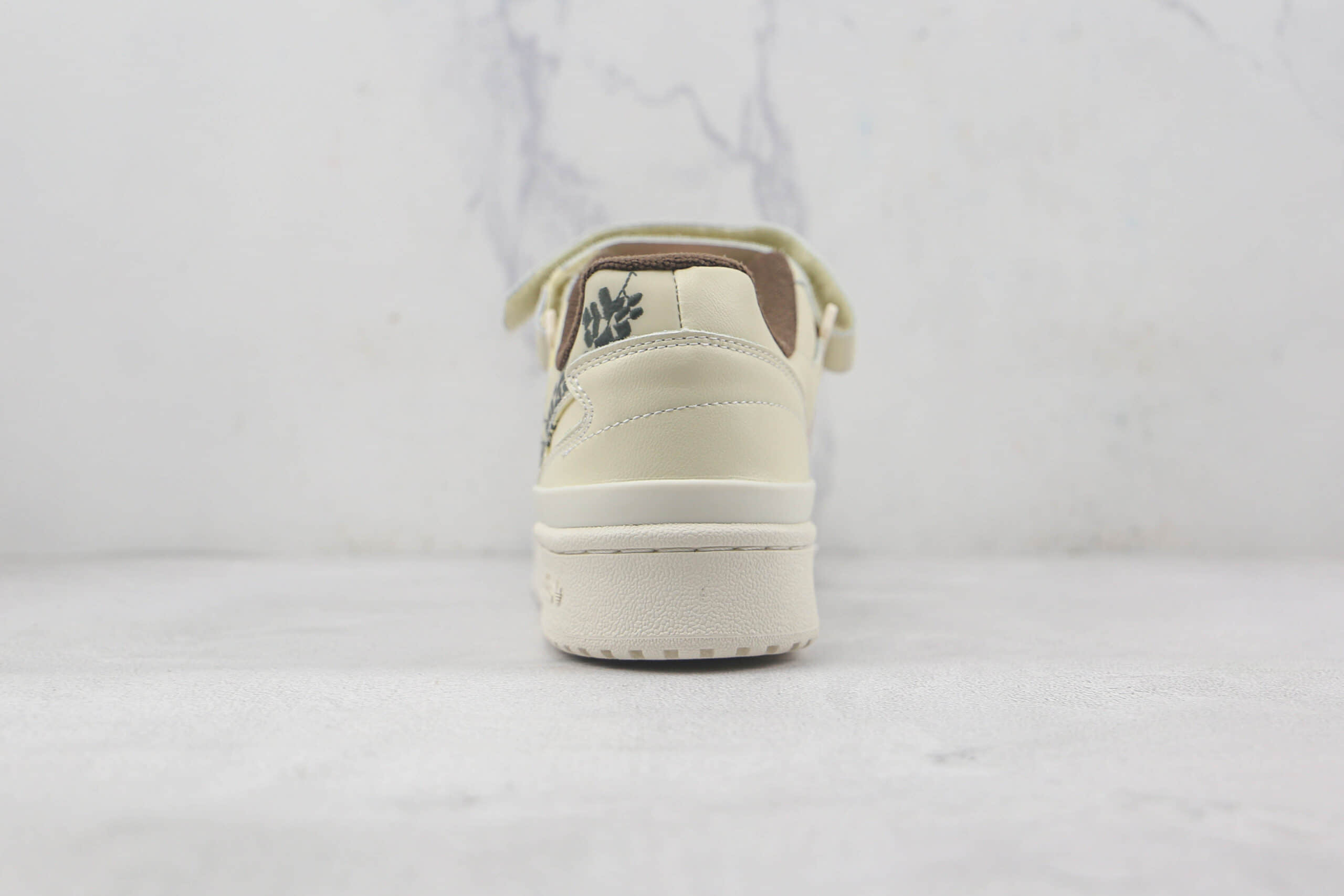 阿迪达斯Adidas originals Forum 84 low莆田纯原复刻Forum84魔术贴复古板鞋原档案数据开发 货号:GV6707