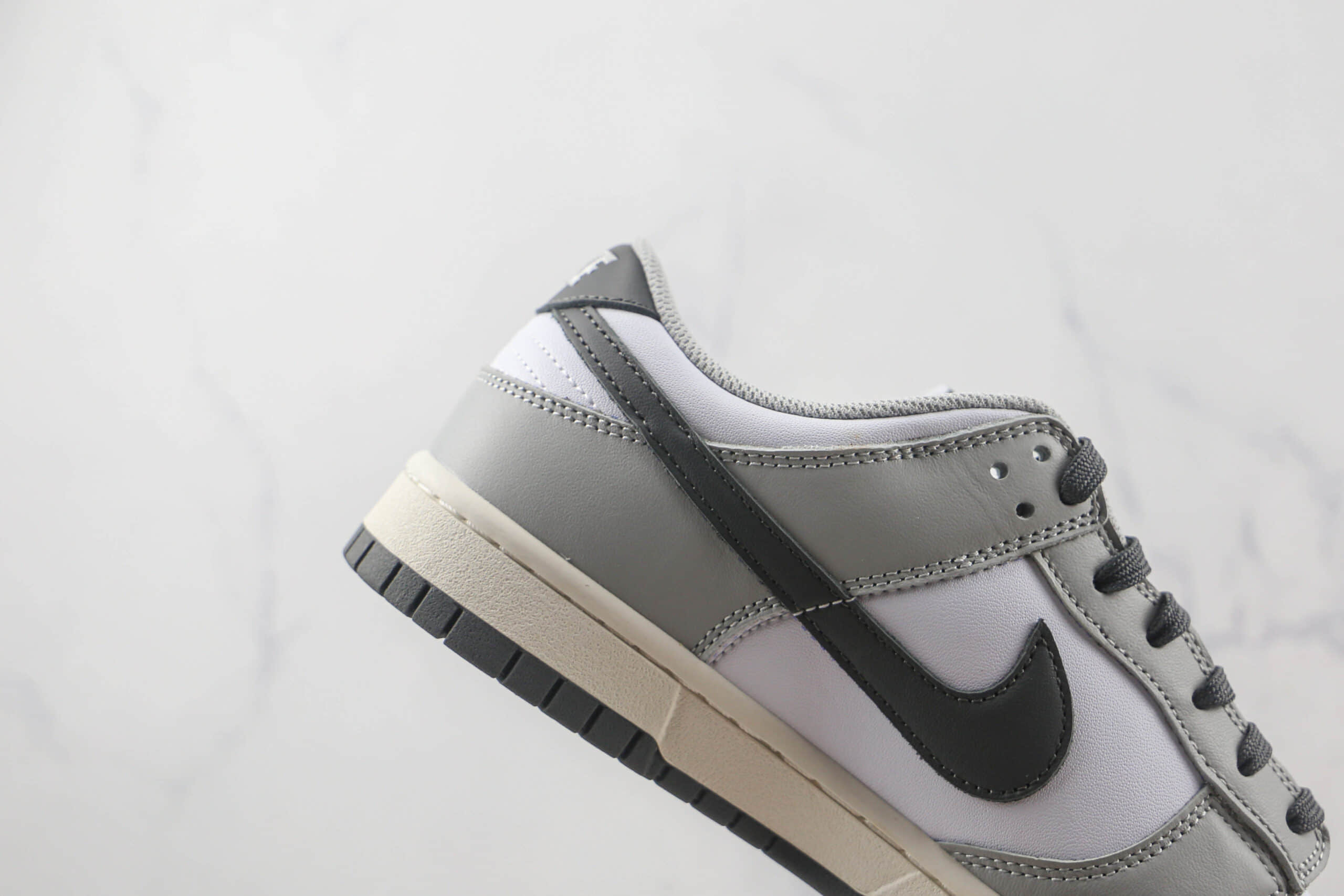 耐克Nike SB Dunk Low WMNS Light Smoke Grey天花板纯原版本低帮SB DUNK迪奥配色板鞋内置气垫 货号:DD1503-117