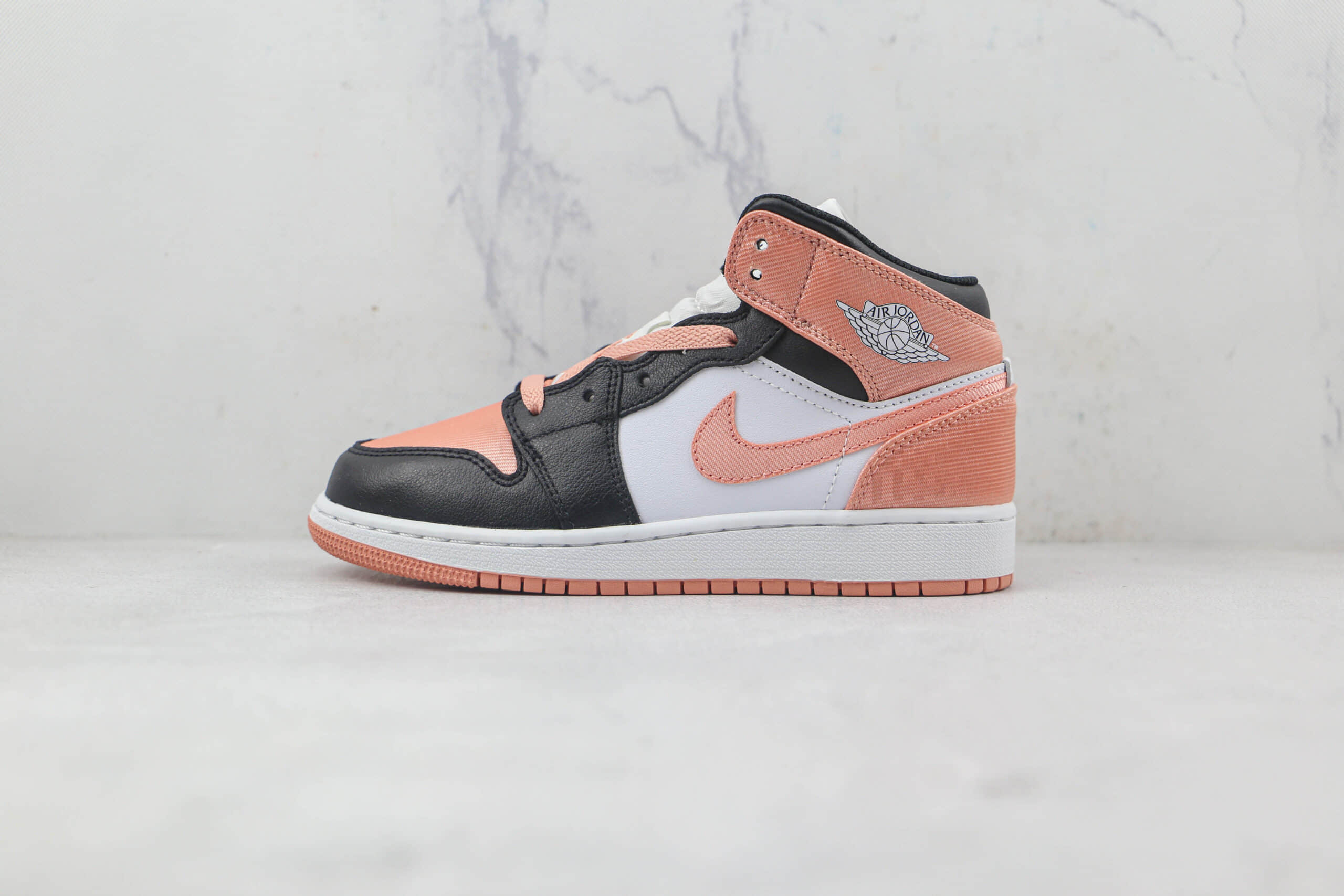 乔丹Air Jordan 1 Mid SE天花板纯原复刻中帮AJ1白粉丝绸篮球鞋原楦头纸板打造 货号:DM9077-108