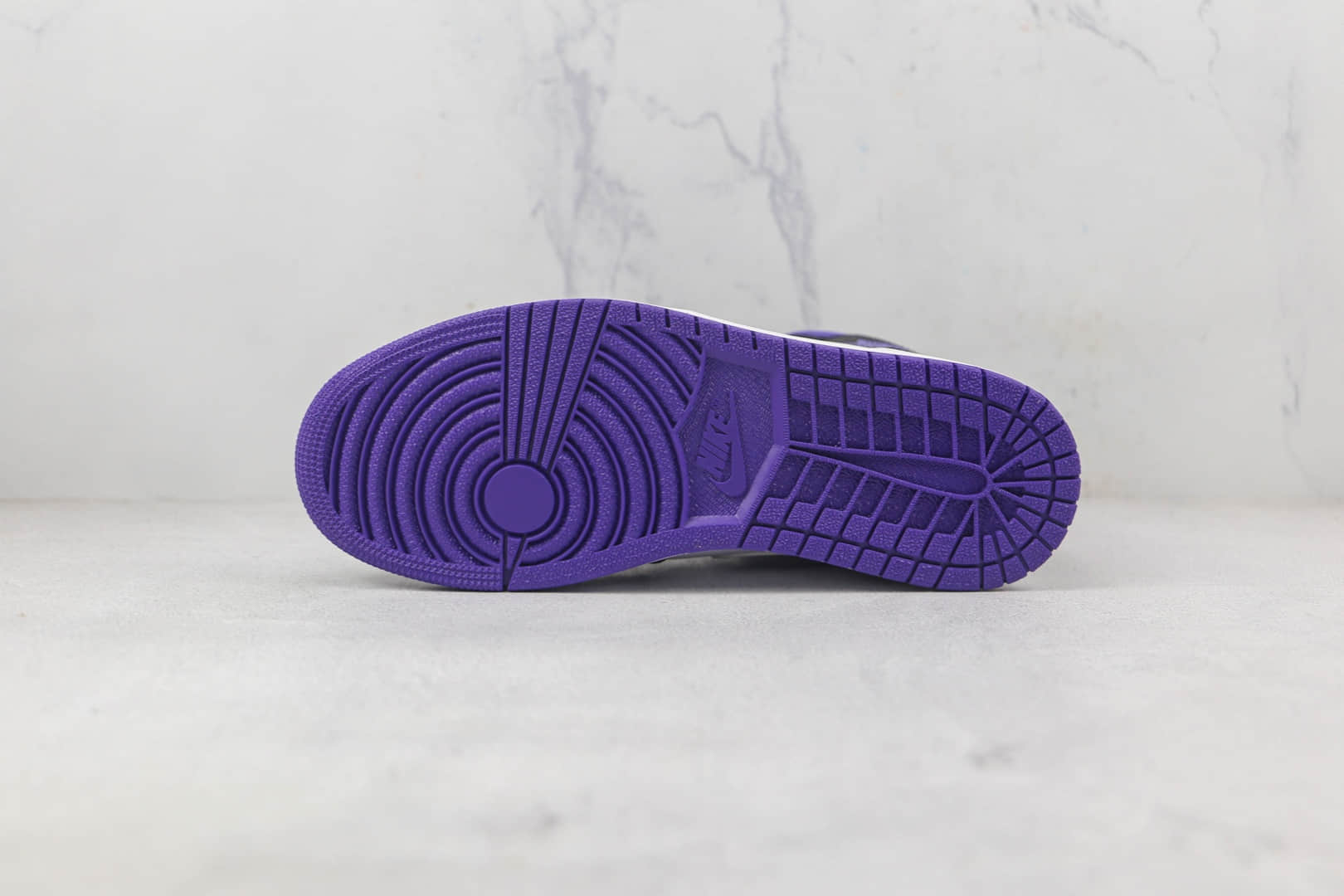 乔丹Air Jordan 1 Mid天花板纯原版本中帮AJ1白黑紫篮球鞋原鞋开模一比一打造 货号：554724-095