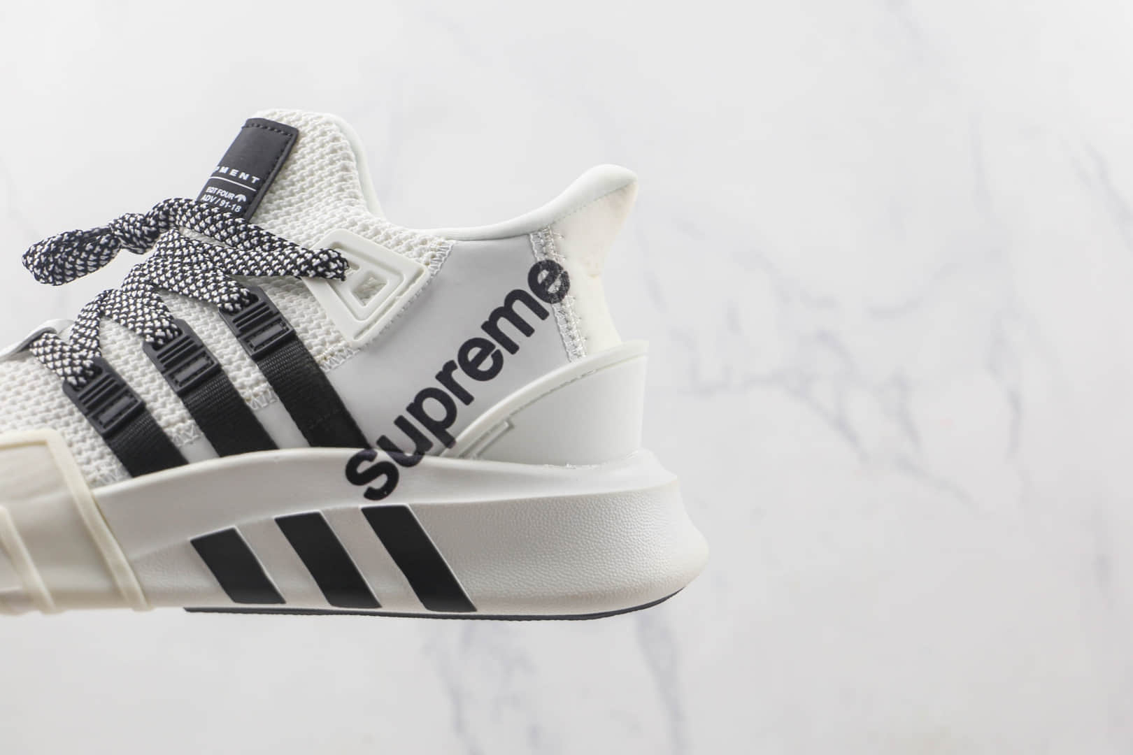 阿迪达斯Adidas EQT BASK ADV x Supreme联名款纯原版本白黑色支撑者系列复古慢跑鞋原楦头纸板打造 货号：FW4288