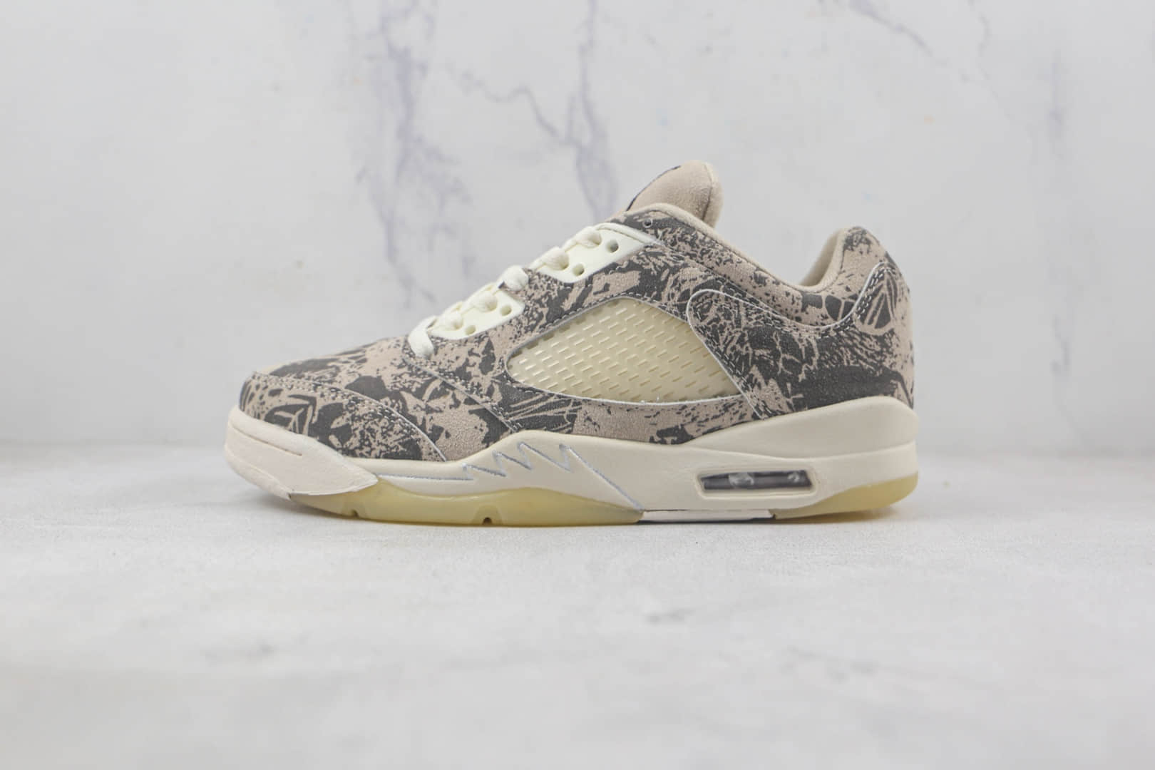 乔丹Air Jordan Retro 5 Low莆田纯原复刻版本AJ5涂鸦麂皮配色篮球鞋内置气垫原盒原标 货号：DA8016-100