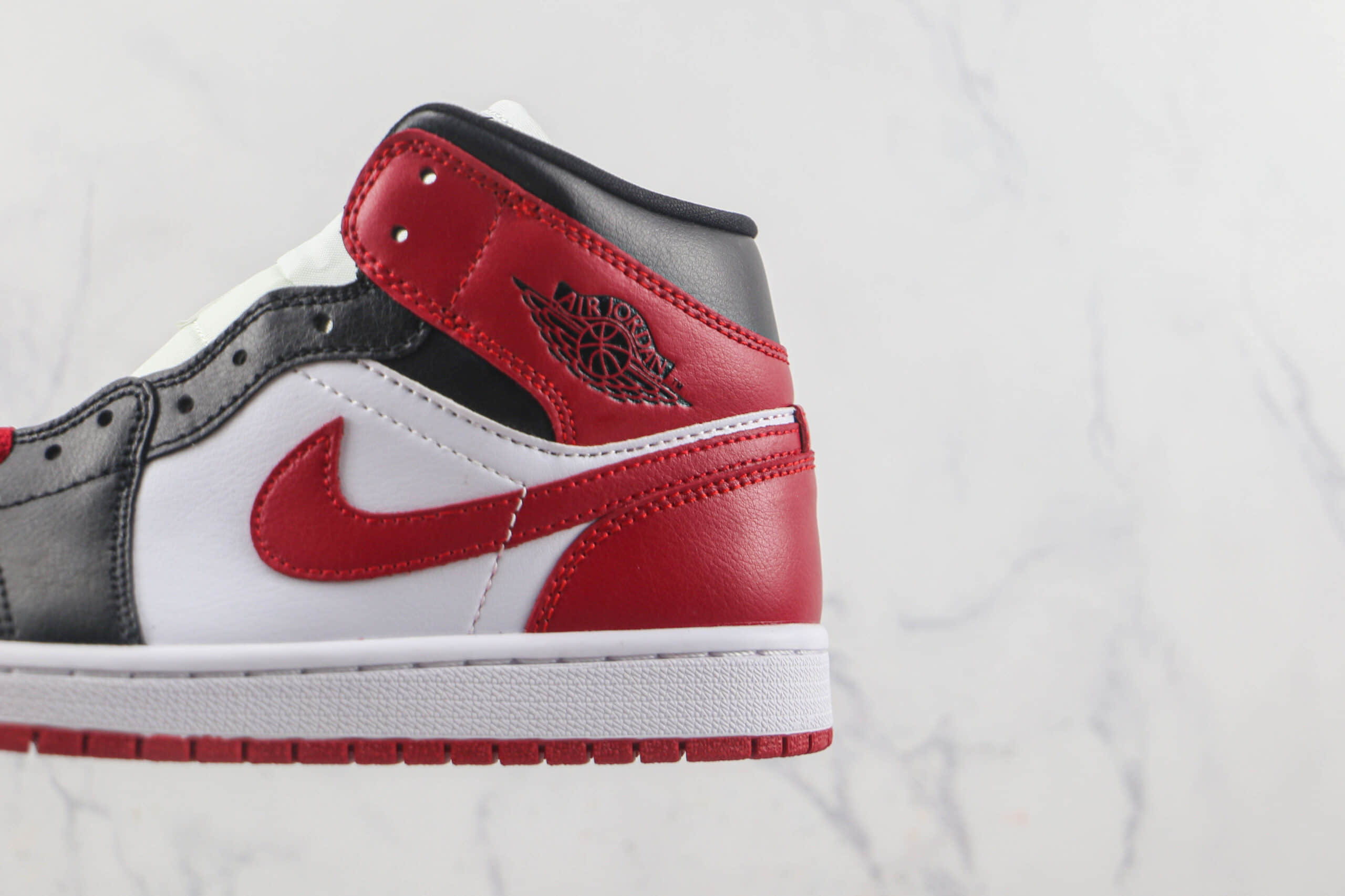 乔丹Air Jordan 1 Mid White Tan Navy莆田天花板纯原复刻版本中帮AJ1黑红脚趾篮球鞋原楦头纸板打造 货号：BQ6472-079
