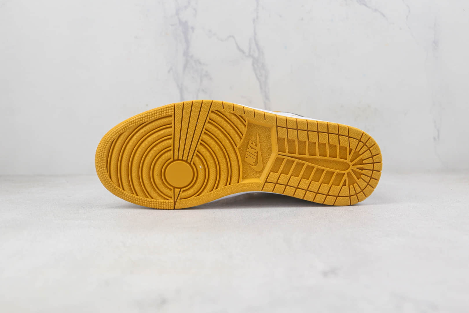 乔丹Air Jordan 1 Low莆田天花板纯原复刻版本低帮AJ1黑黄色板鞋原楦头纸板打造 货号:553558-701