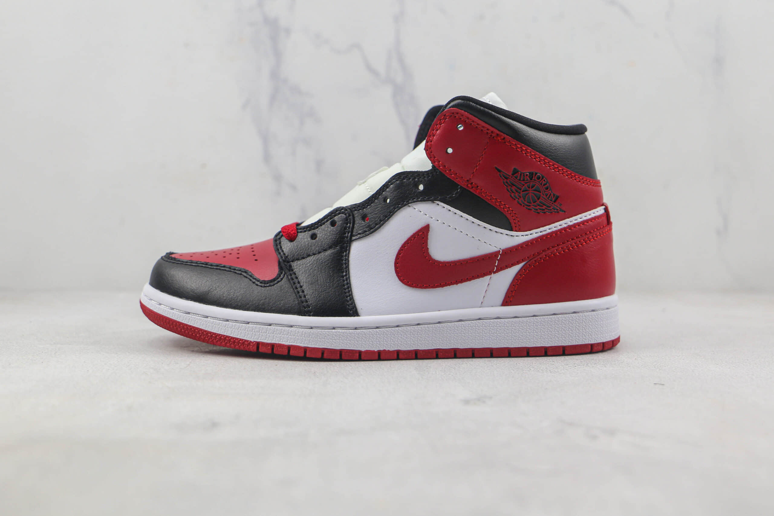 乔丹Air Jordan 1 Mid White Tan Navy莆田天花板纯原复刻版本中帮AJ1黑红脚趾篮球鞋原楦头纸板打造 货号：BQ6472-079
