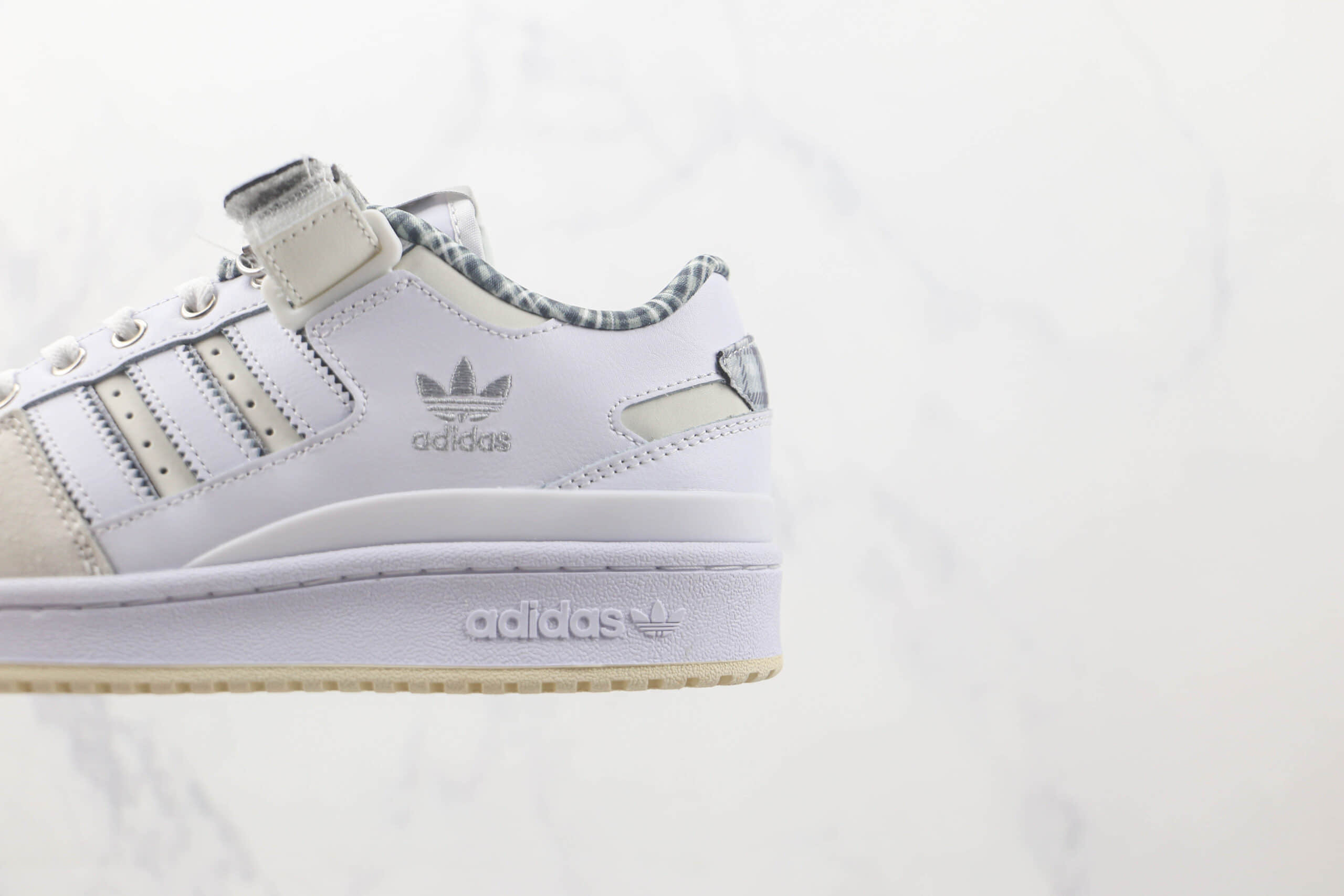 阿迪达斯adidas originals Forum 84 low莆田纯原复刻版本Forum84奶油白魔术贴复古板鞋原盒原标 货号:FZ5627