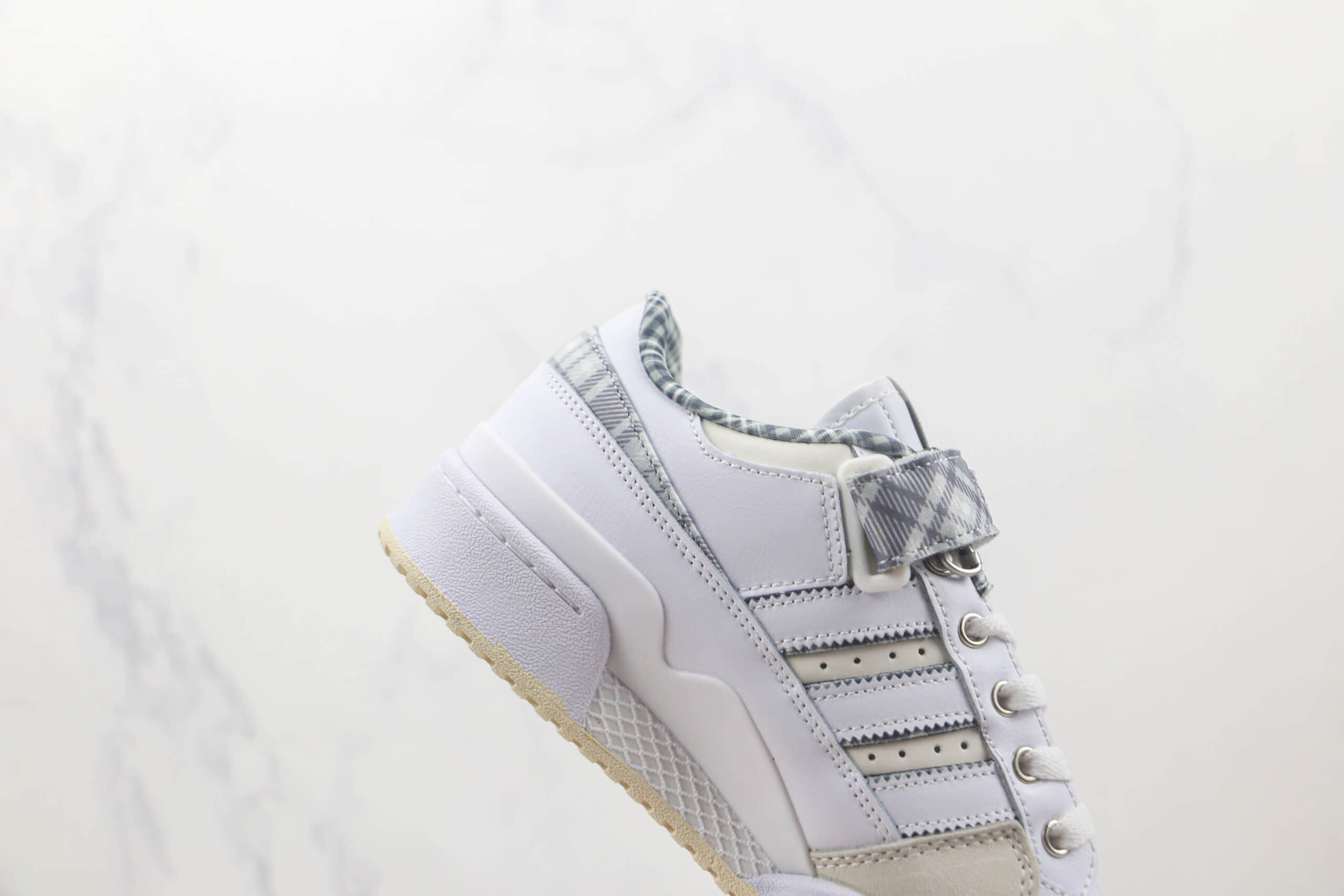 阿迪达斯adidas originals Forum 84 low莆田纯原复刻版本Forum84奶油白魔术贴复古板鞋原盒原标 货号:FZ5627