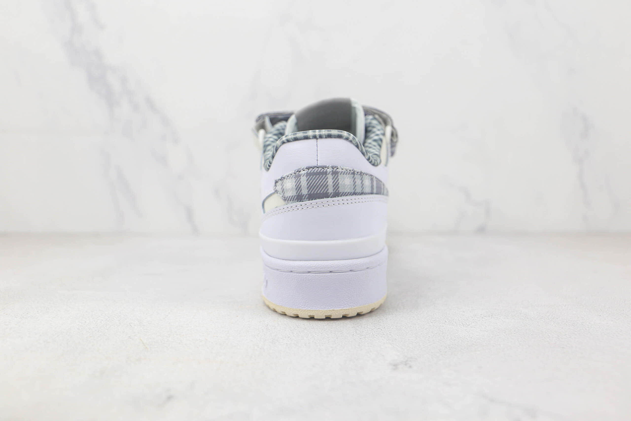 阿迪达斯adidas originals Forum 84 low莆田纯原复刻版本Forum84奶油白魔术贴复古板鞋原盒原标 货号:FZ5627