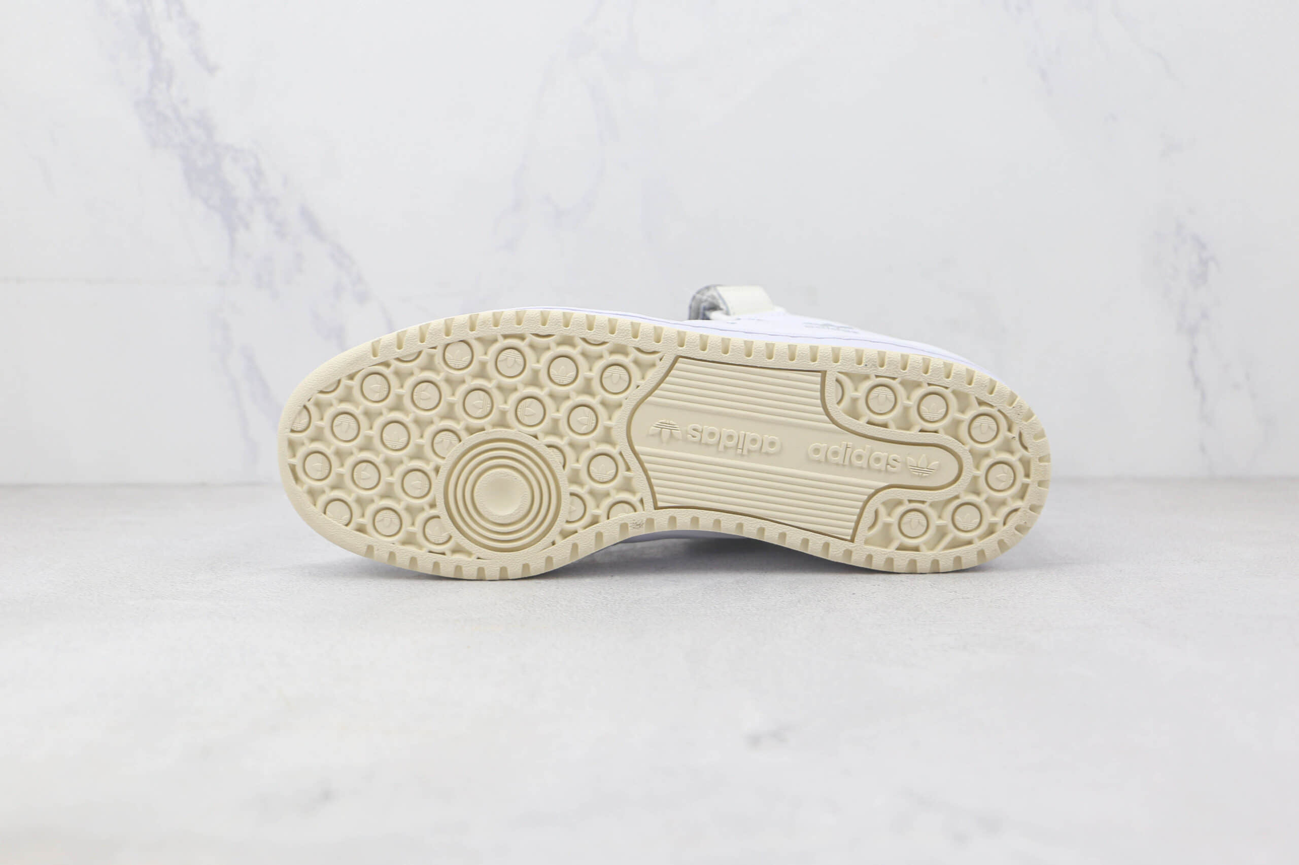 阿迪达斯adidas originals Forum 84 low莆田纯原复刻版本Forum84奶油白魔术贴复古板鞋原盒原标 货号:FZ5627